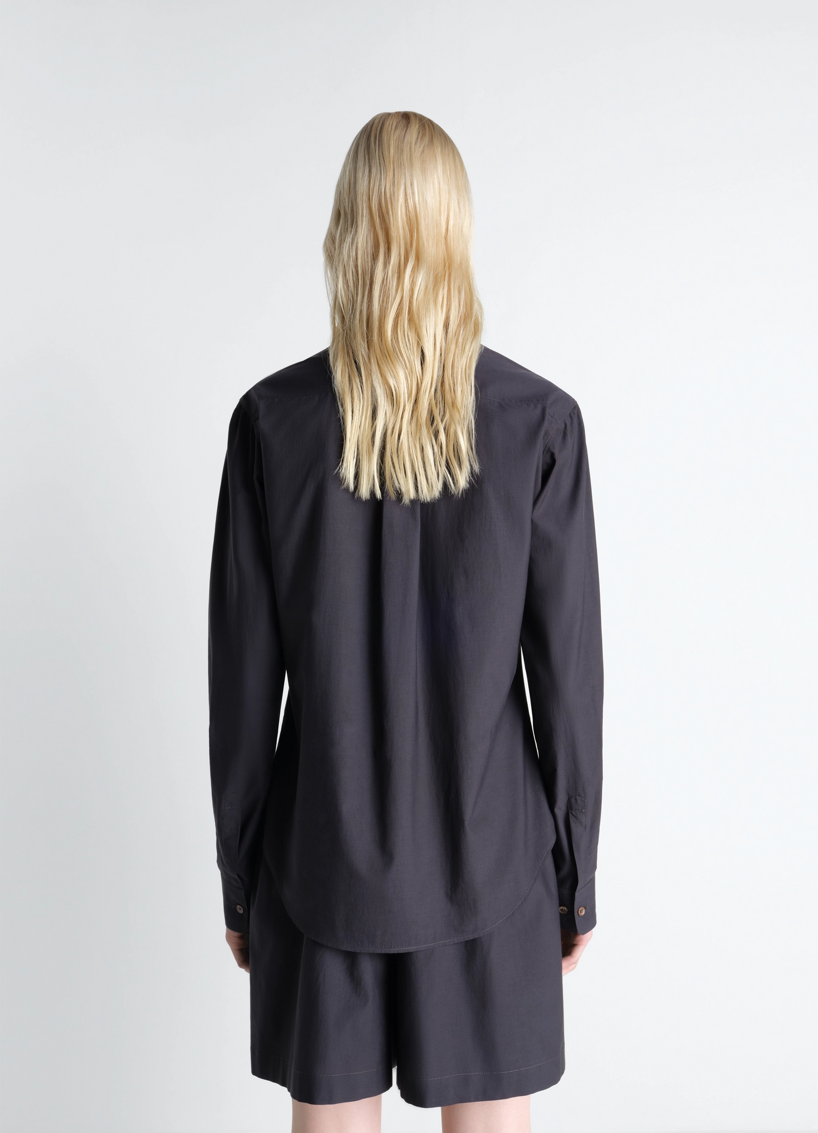 Pointed collar shirt in washed cotton silk, model shot, back view straight hem