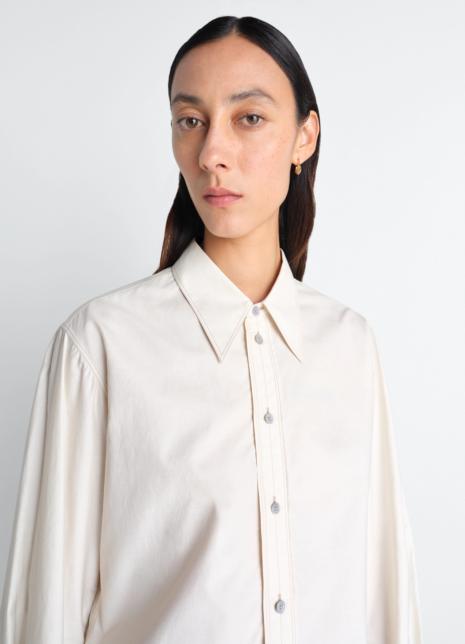 Pointed collar shirt in washed cotton silk, model shot, close-up side view button detail