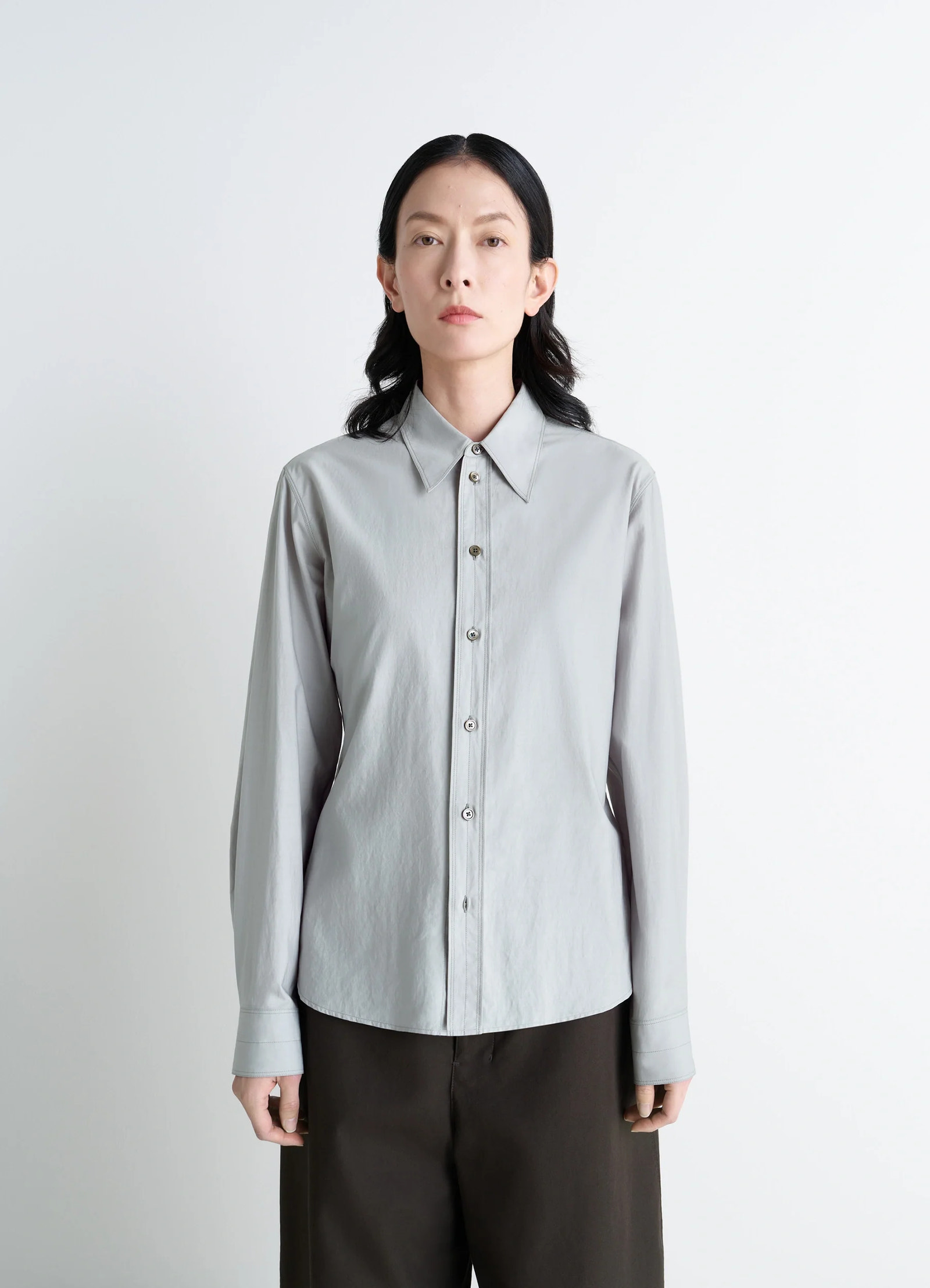 Pointed collar shirt in grey washed cotton-silk, model shot, front view fitted cut