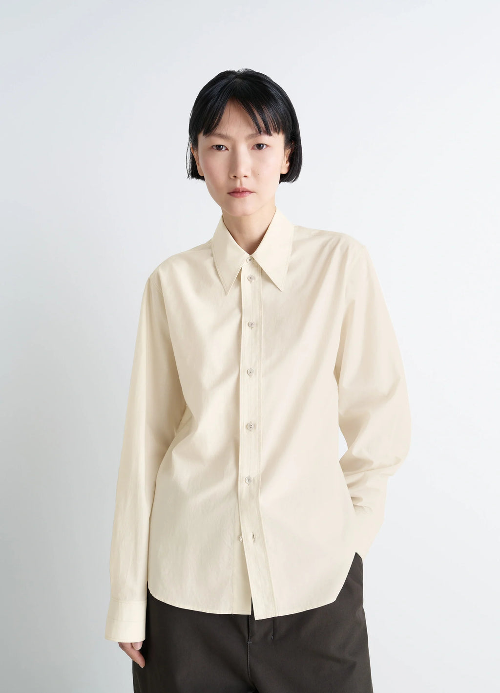 Pointed Collar Shirt in Washed Cotton-Silk Blend, model shot, Front view Fitted cut