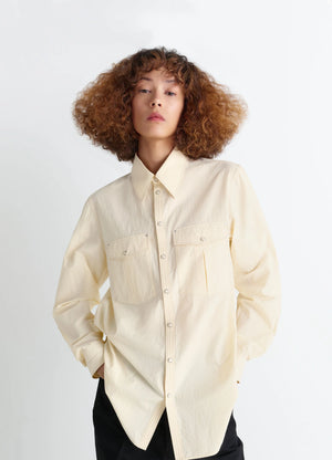 Chest-Pocket Fitted Shirt in Cotton Crepe, model shot, Front View Slim-Fitting