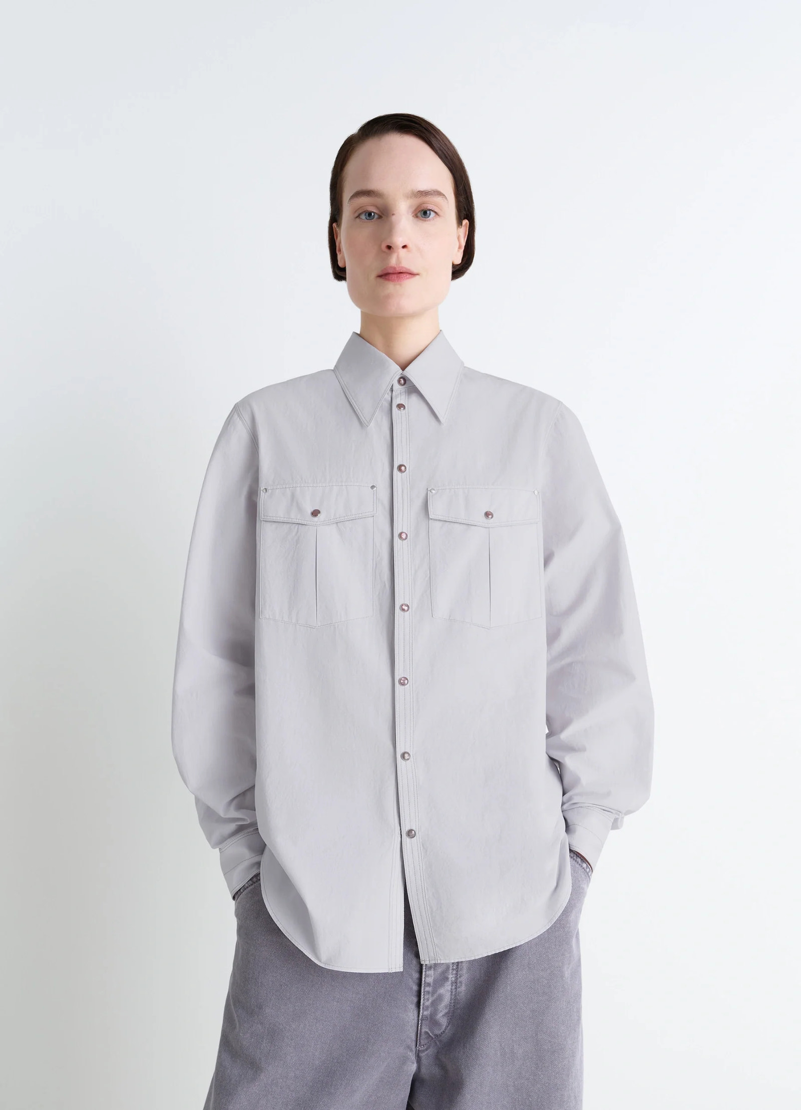 Chest-pocket fitted shirt in cotton crepe, model shot, front view slim fit with patch pockets