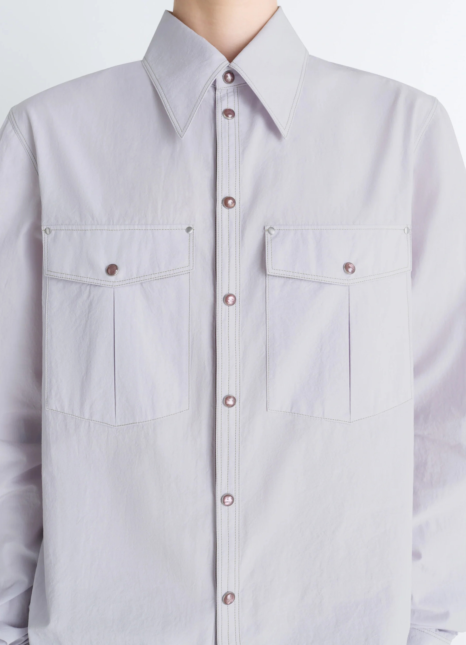 Chest-pocket fitted shirt in cotton crepe, model shot, close-up front detail pointed collar buttons