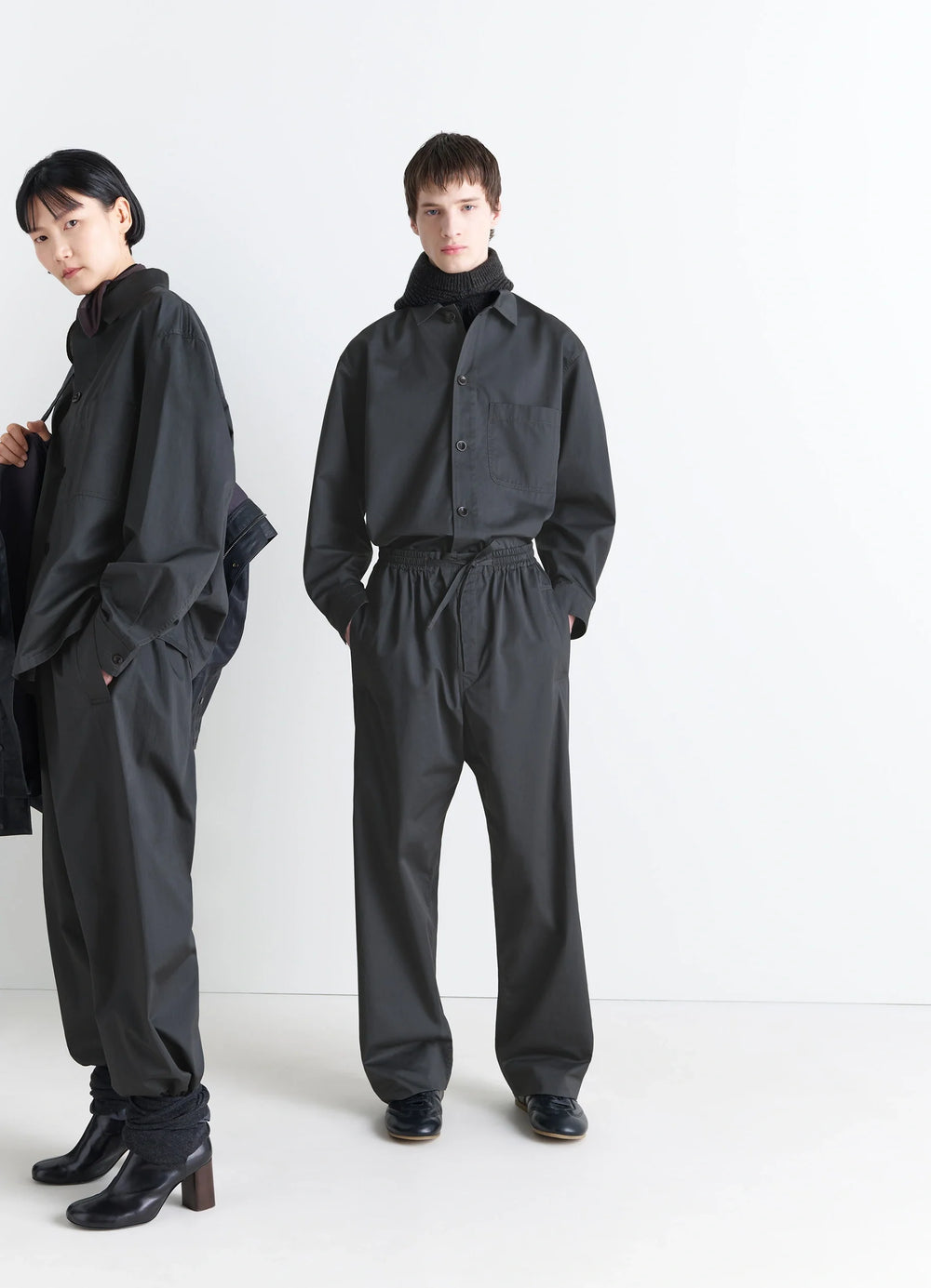 Lemaire Pyjama Shirt in Black Satin Finish Cotton, model shot, Front view Relaxed fit
