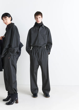 Lemaire Pyjama Shirt in Black Satin Finish Cotton, model shot, Front view Relaxed fit