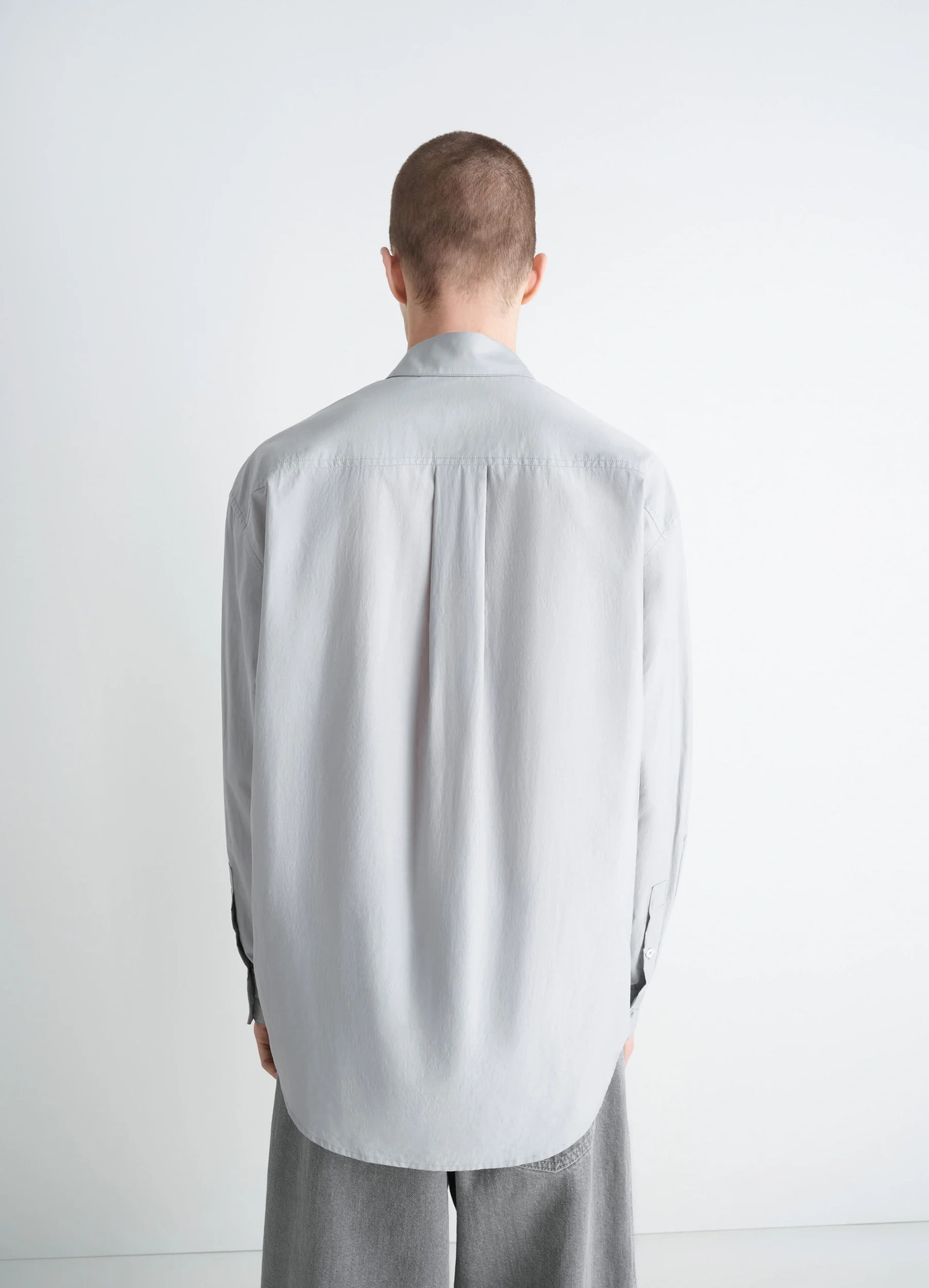 Lemaire regular shirt in washed cotton silk, model shot, back view curved hem