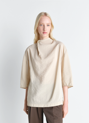 SOFT COLLAR TOP IN DRY SILK