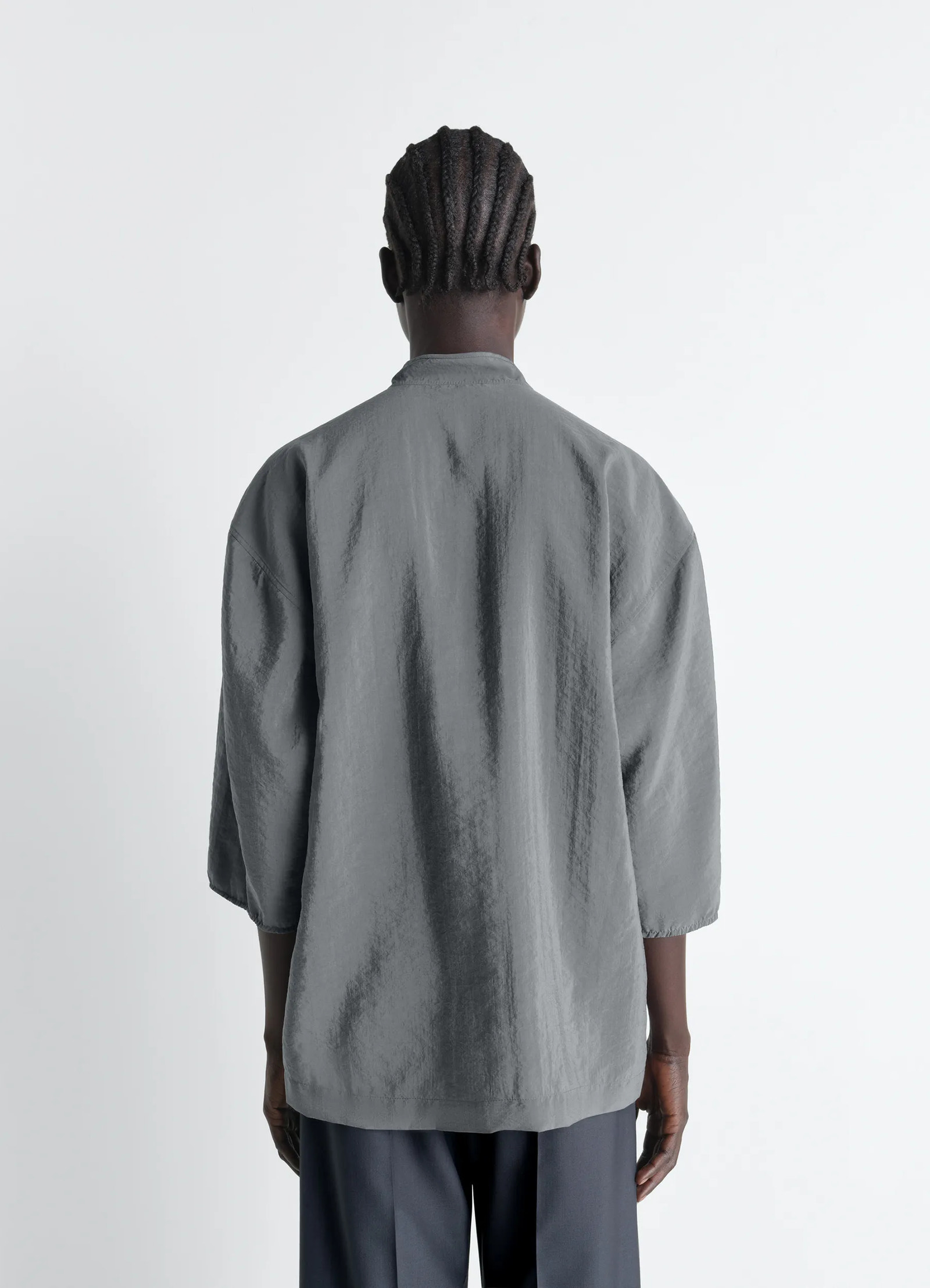 Soft collar top in dry silk