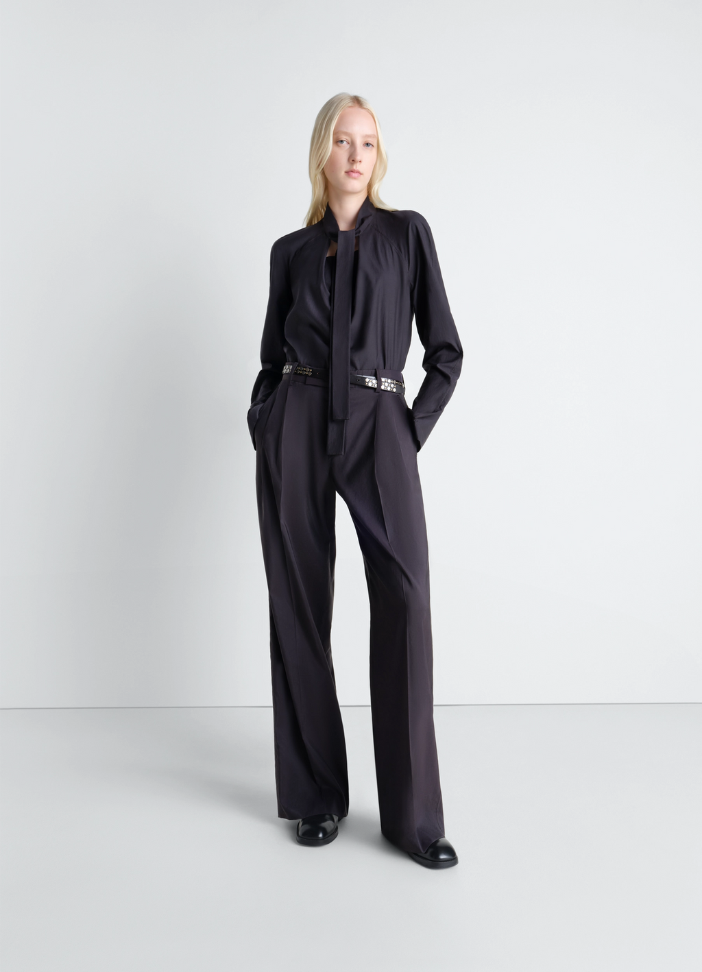 Ascot blouse in washed cotton silk