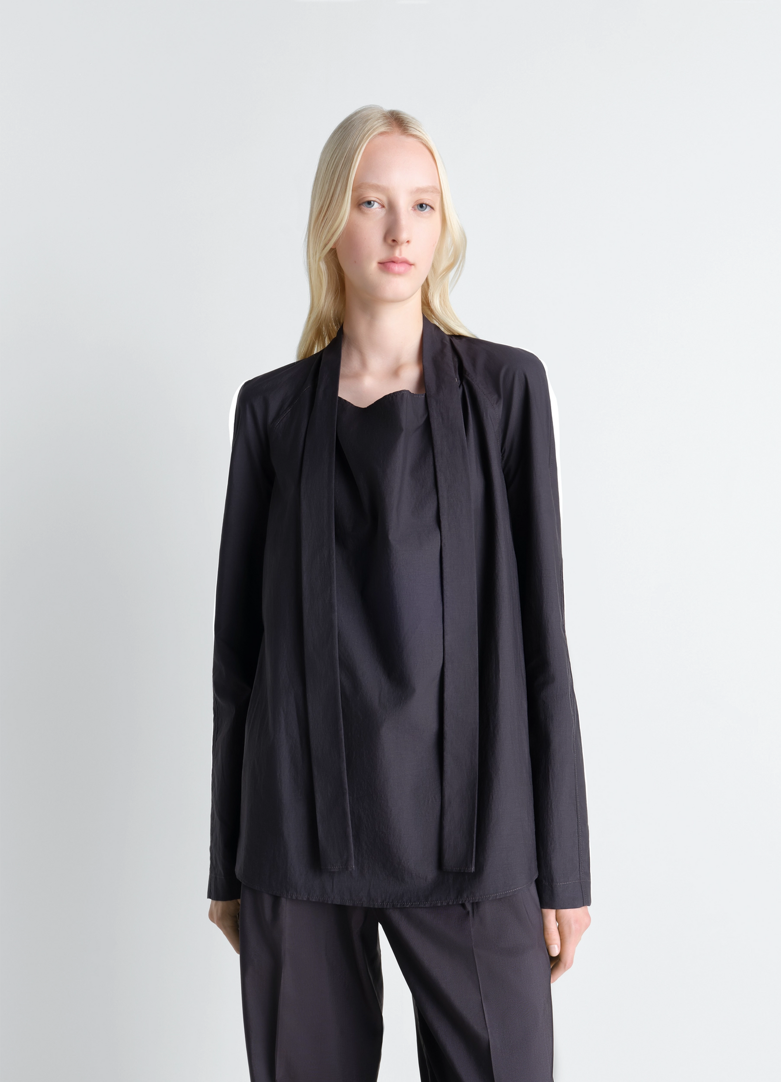 Ascot blouse in washed cotton silk in washed cotton silk, model shot, three-quarter view ascot tie neck detail