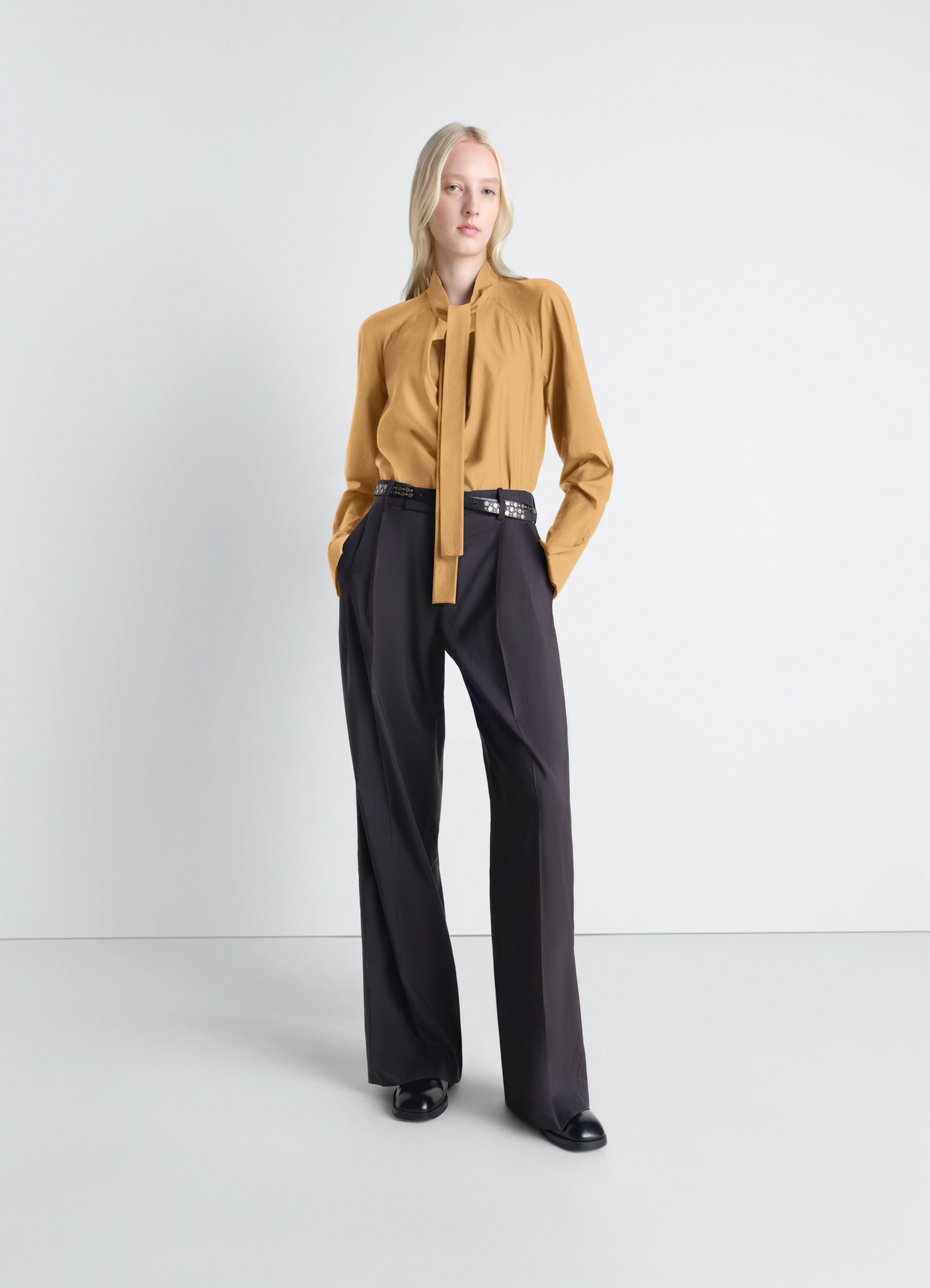 Ascot blouse in washed cotton silk, model shot, side view tie-neck detail