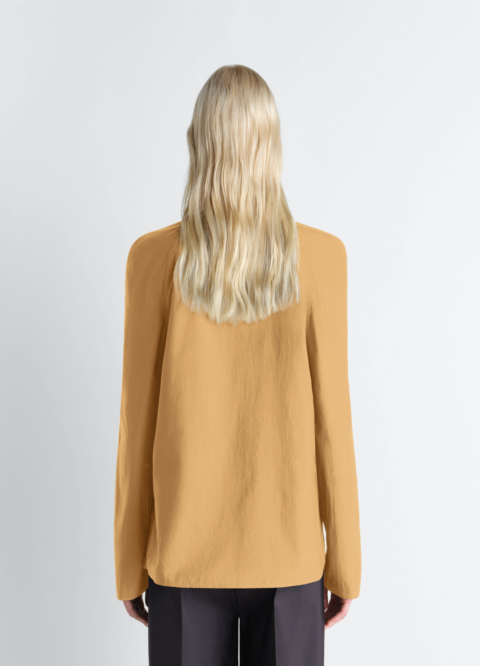 Ascot blouse in washed cotton silk, model shot, back view straight hem