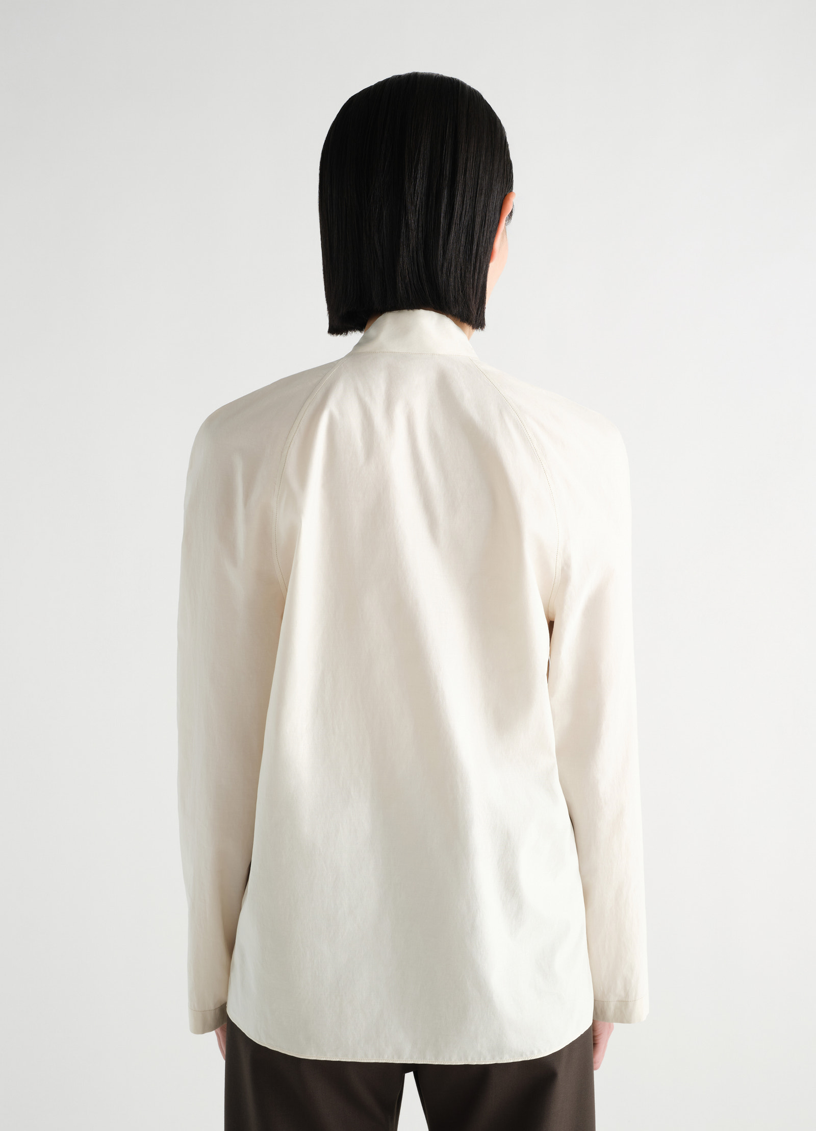 Ascot blouse in washed cotton silk in washed cotton silk, model shot, back view sleeveless with pleated back