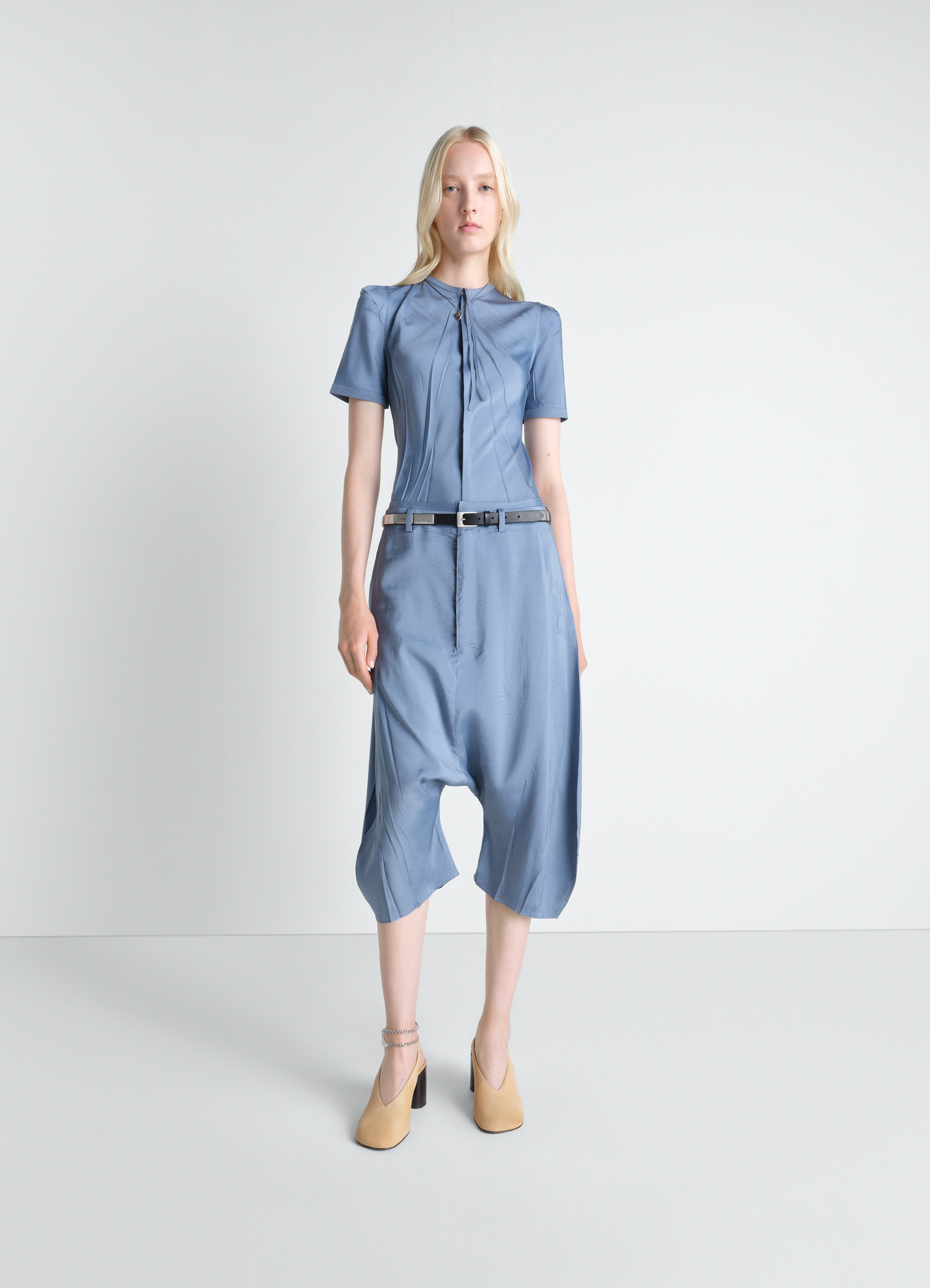 Creased fitted shirt in poly viscose twill, model shot, front full-body view dropped crotch styling