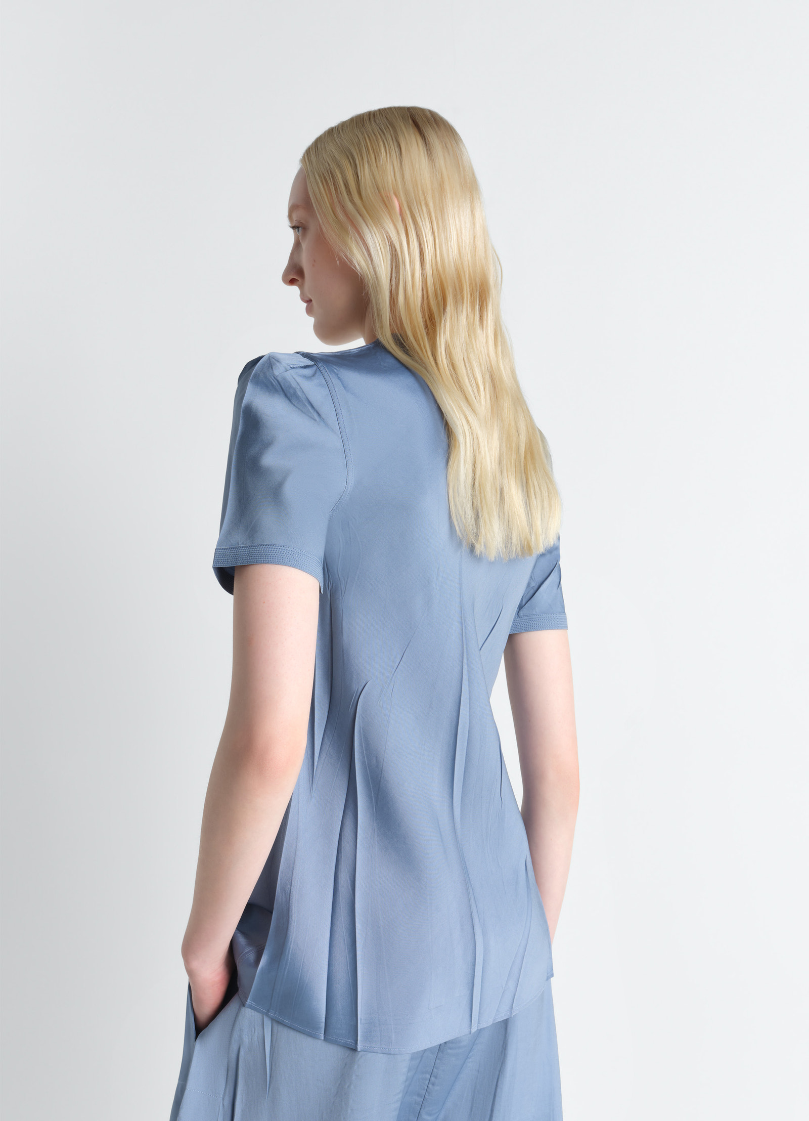 Creased fitted shirt in poly viscose twill, model shot, back view puff sleeves, fitted cut