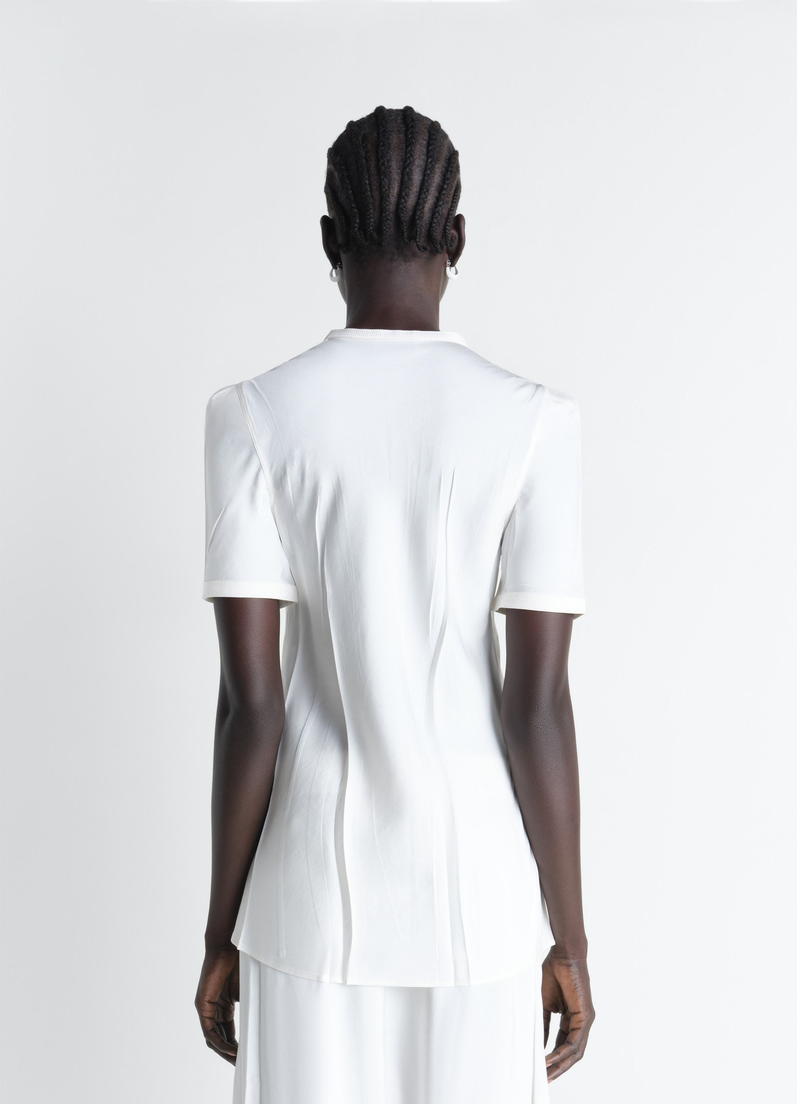 Creased fitted shirt in poly viscose twill, model shot, back view short sleeves creased back