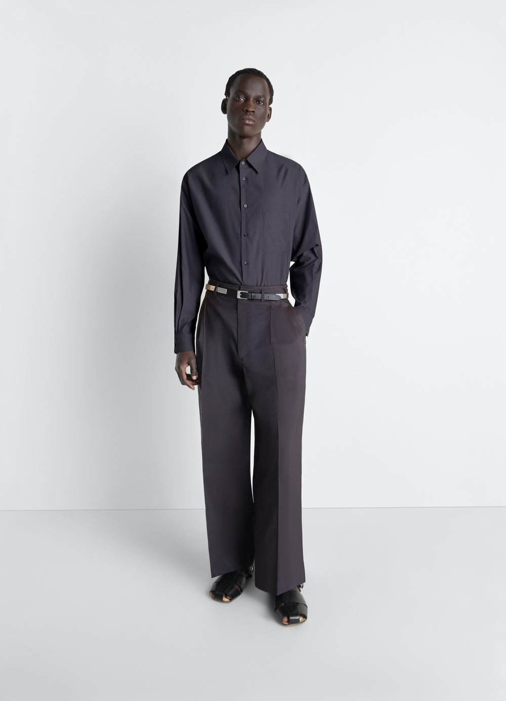 Regular Shirt in Washed Cotton Silk, model shot, three-quarter view straight collar, untucked