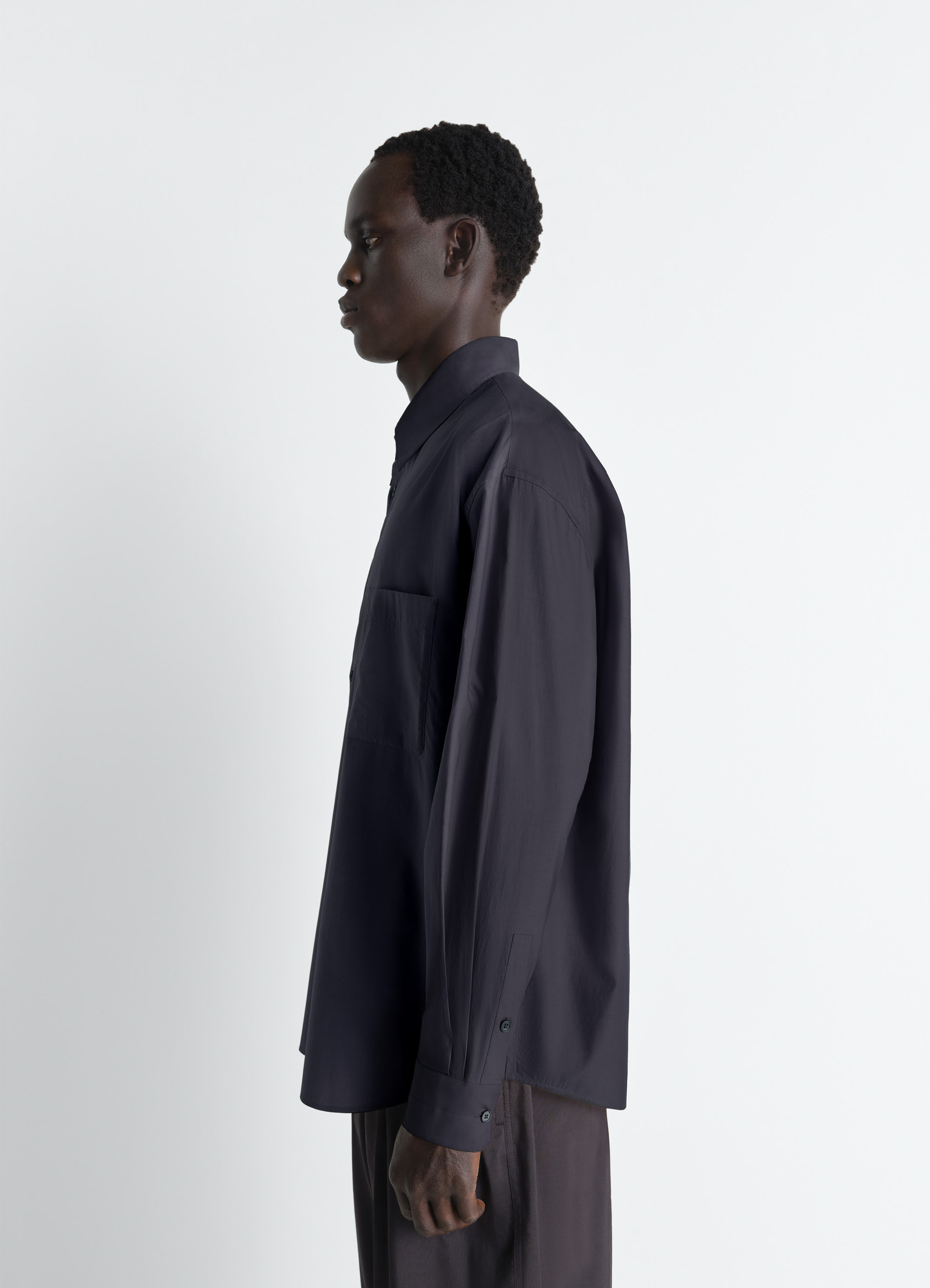 Regular shirt in washed cotton silk, model shot, side view buttoned cuffs