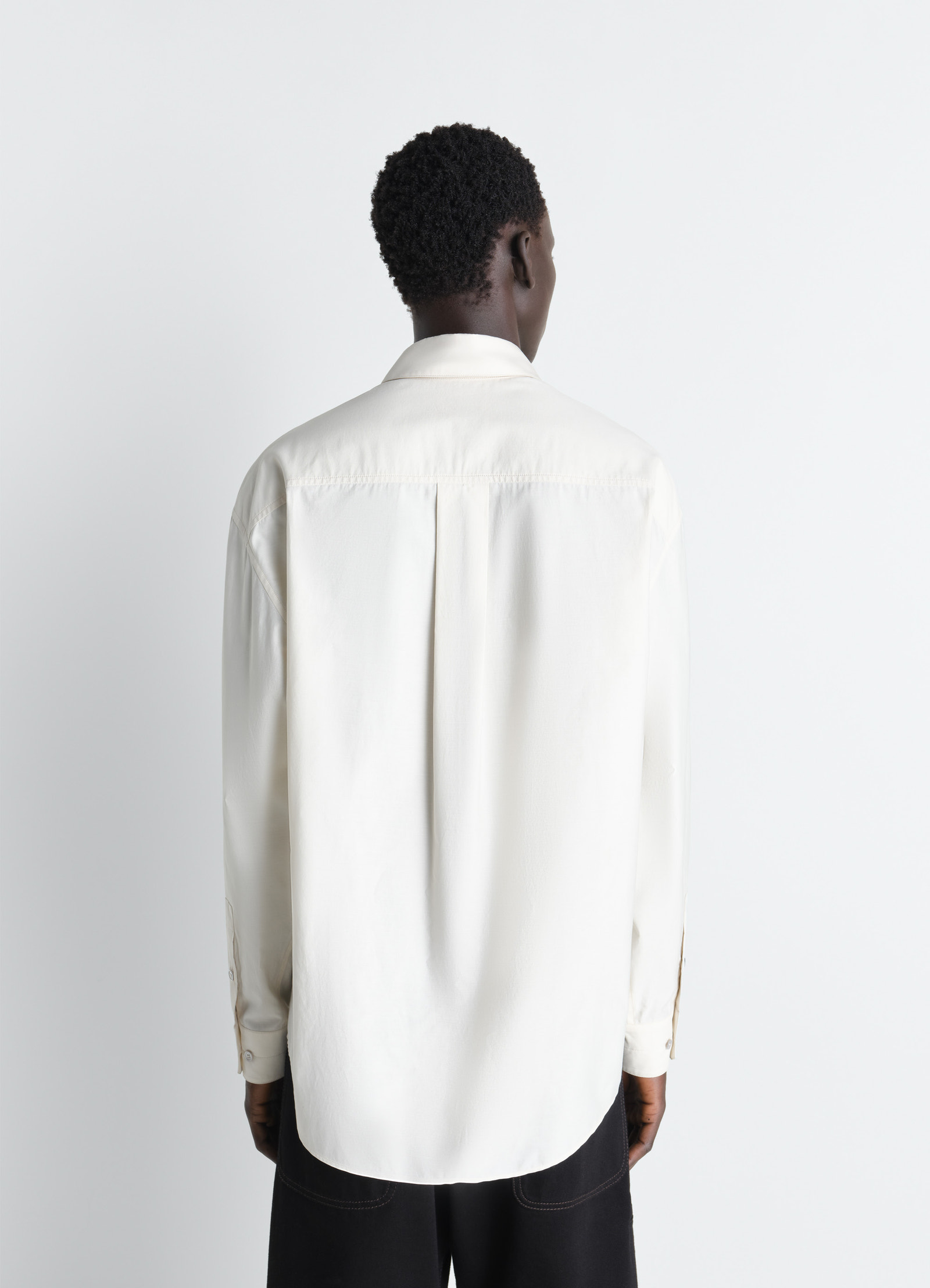 Regular shirt in washed cotton silk, model shot, back view pleated back detail