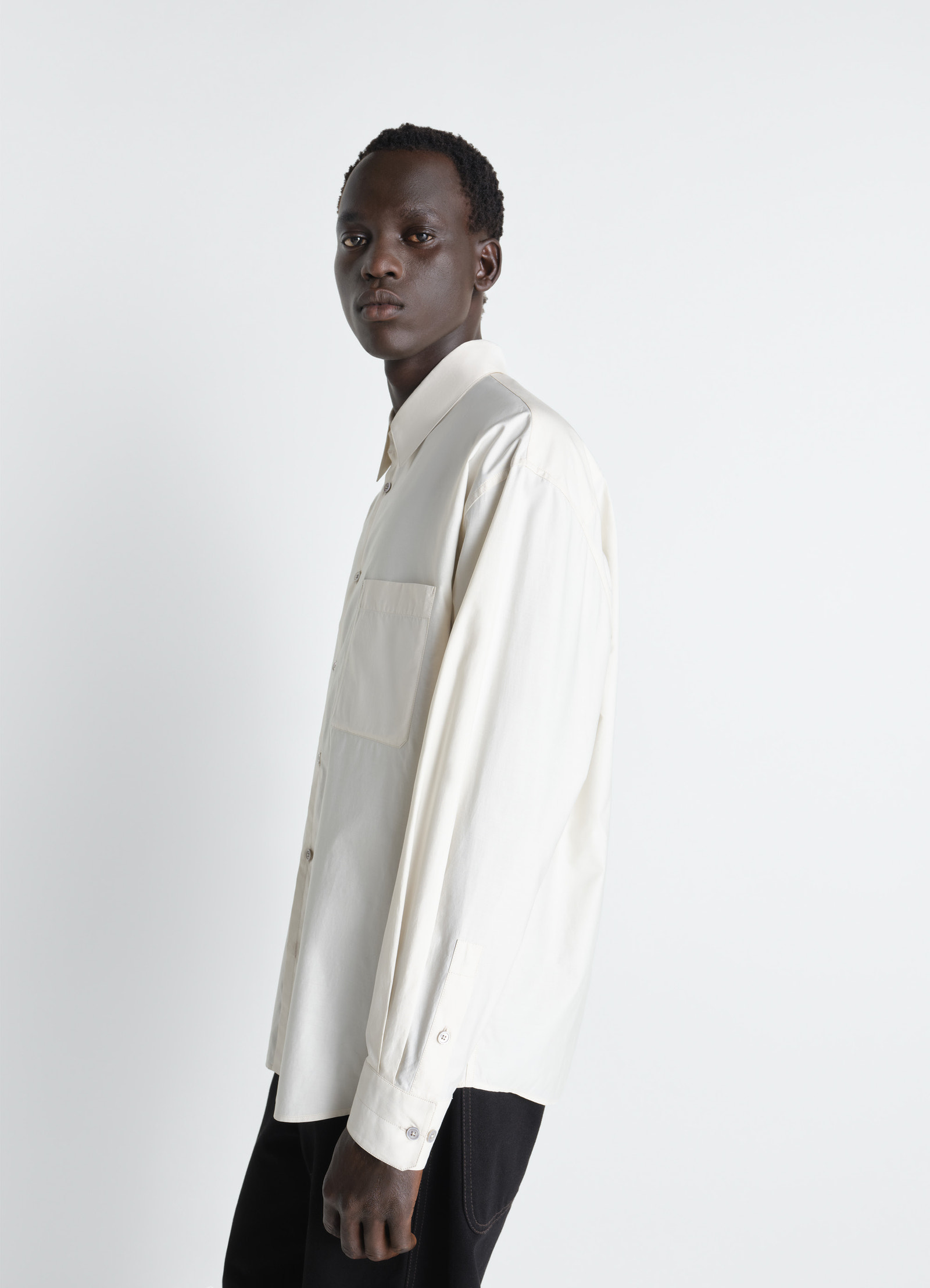 Regular shirt in washed cotton silk, model shot, three-quarter view long sleeve, straight cuff