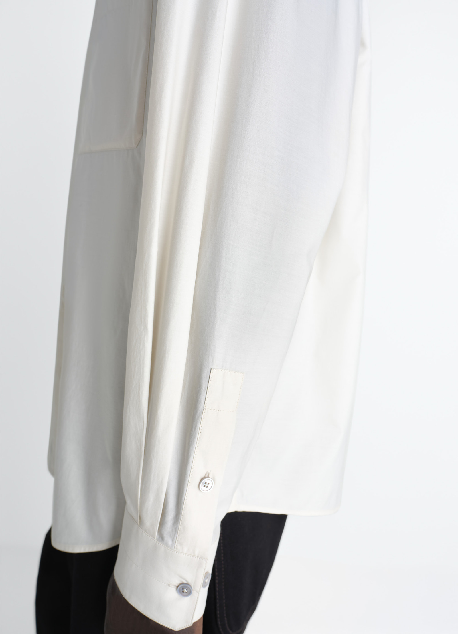Regular shirt in washed cotton silk, model shot, close-up sleeve button detail c cuff