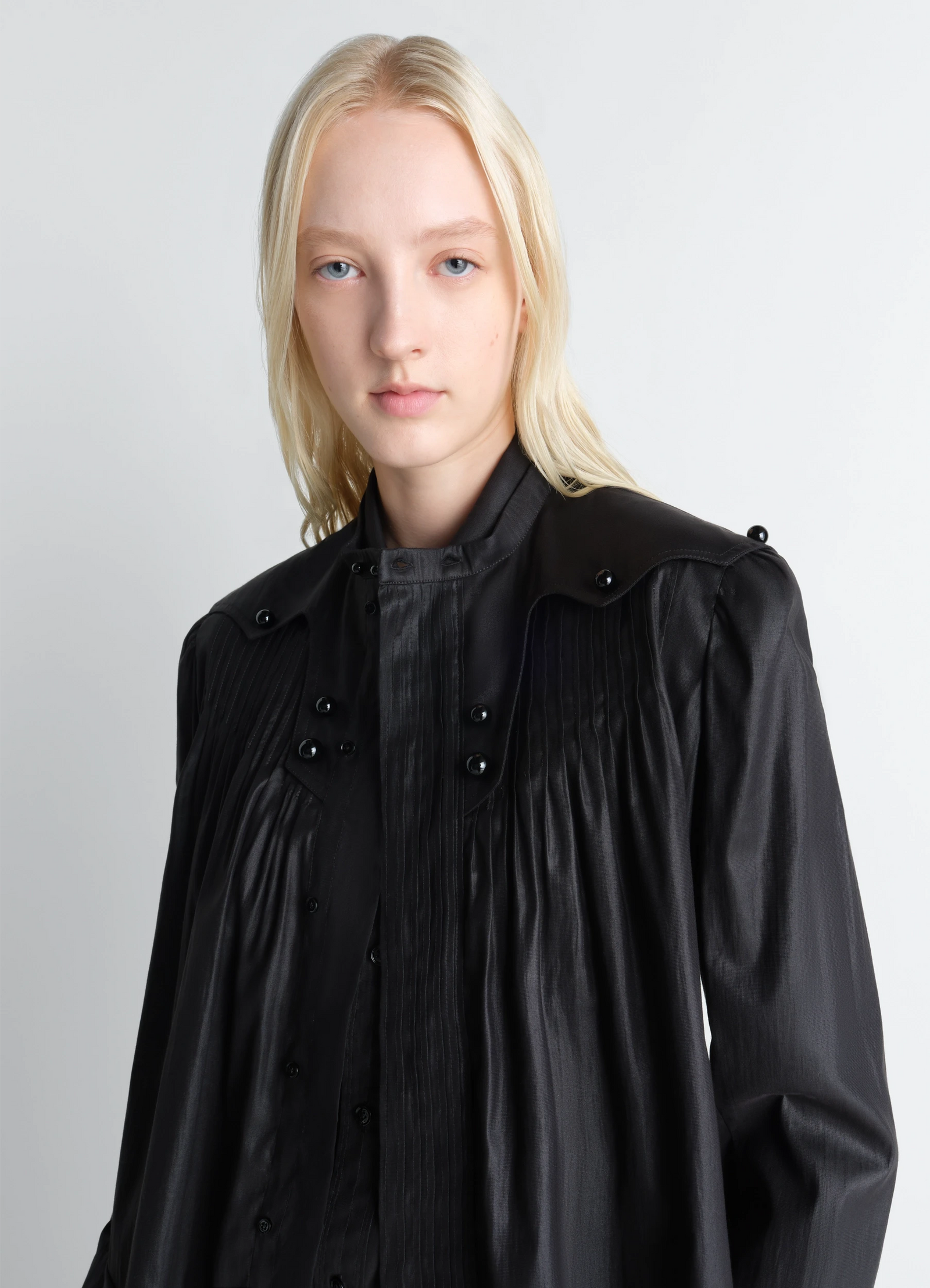 Pleated blouse in chintzed toile