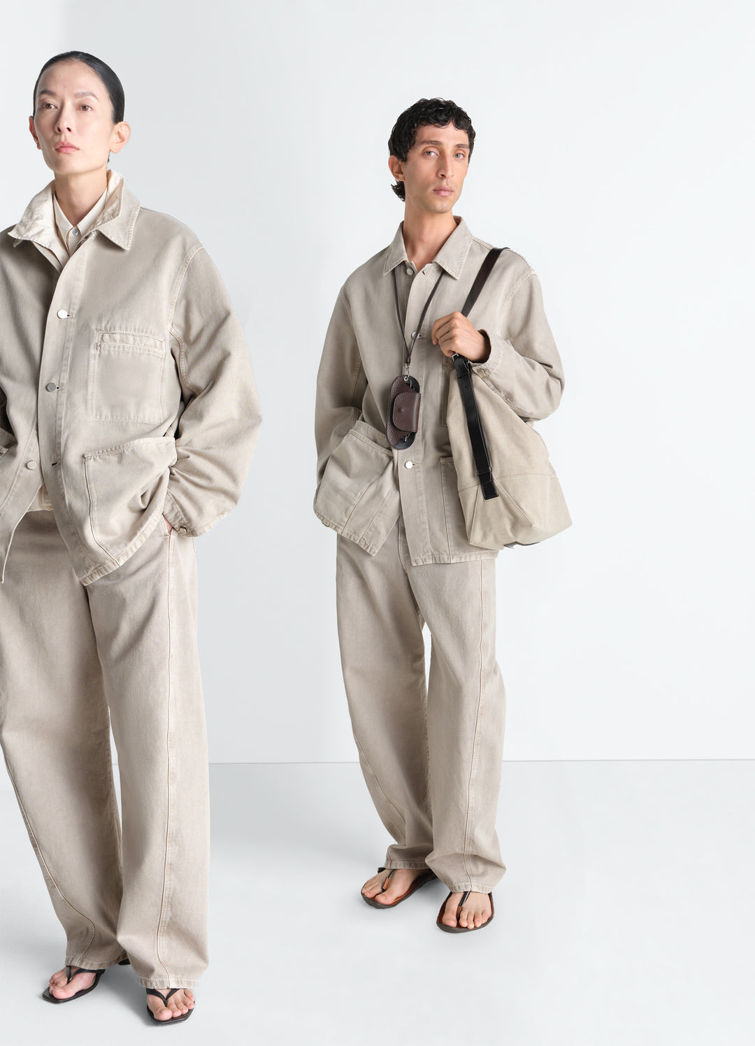 Utility Overshirt in Snow Broken Twill, model shot, Front view Loose fit, patch pockets