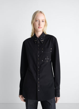 Fitted shirt with studs in black cotton crepe, model shot, front view fitted cut, studded details