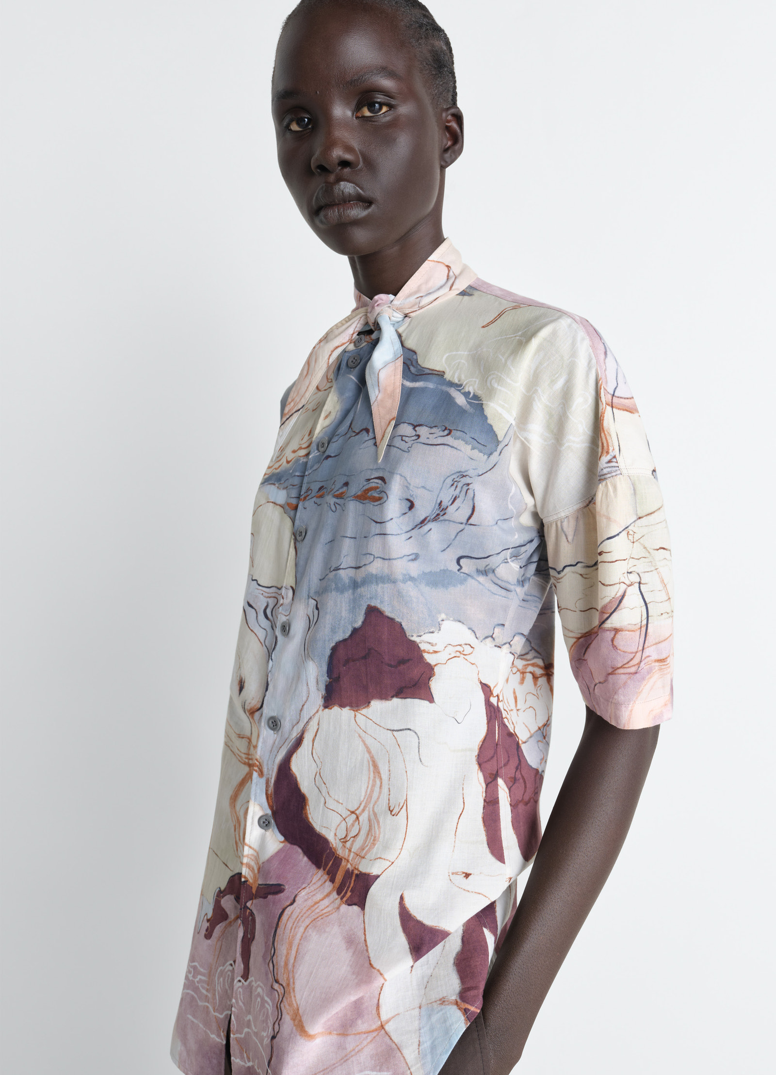 Short sleeve shirt with foulard in aquarel printed cotton, model shot, side view integrated scarf detail