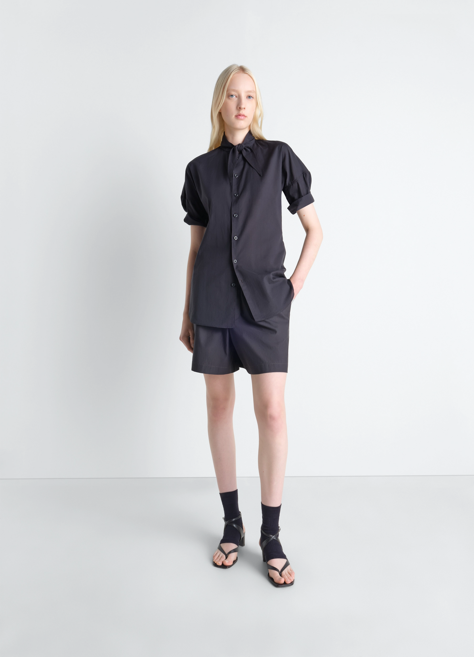 Short sleeve shirt with foulard in washed cotton muslin