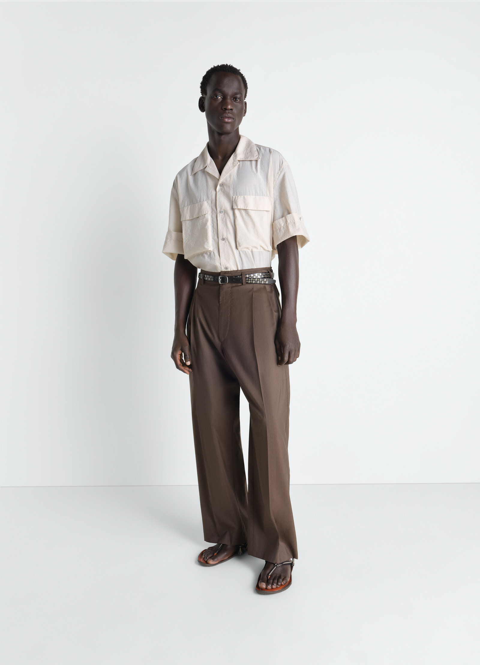 Short sleeve utility shirt in washed technical cotton, model shot, three-quarter view worn with belt