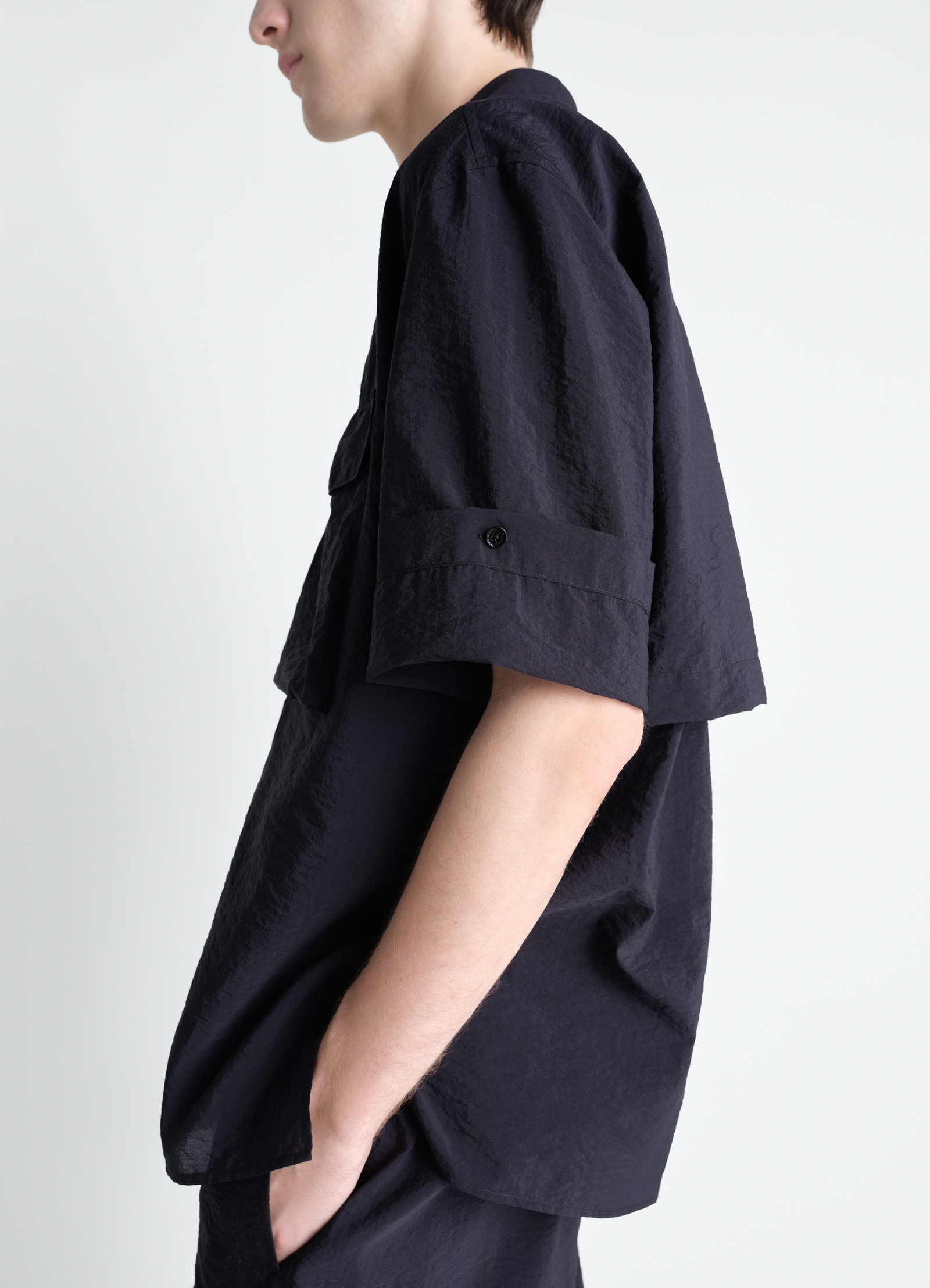 Short sleeve utility shirt in washed technical cotton, model shot, side view rolled sleeve detail