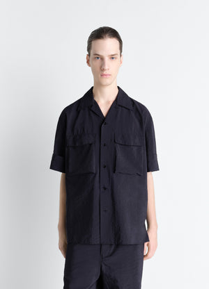 Short sleeve utility shirt in washed technical cotton, model shot, front view flap patch pockets