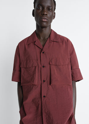 Short sleeve utility shirt in washed technical cotton, model shot, front view flap patch pockets
