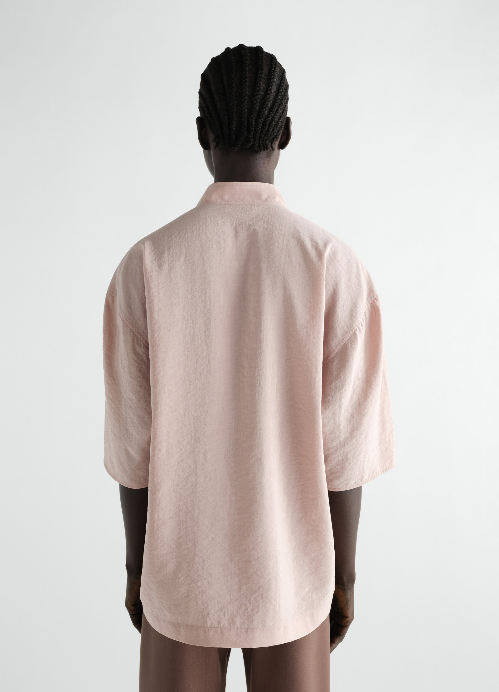 Soft collar top in dry silk