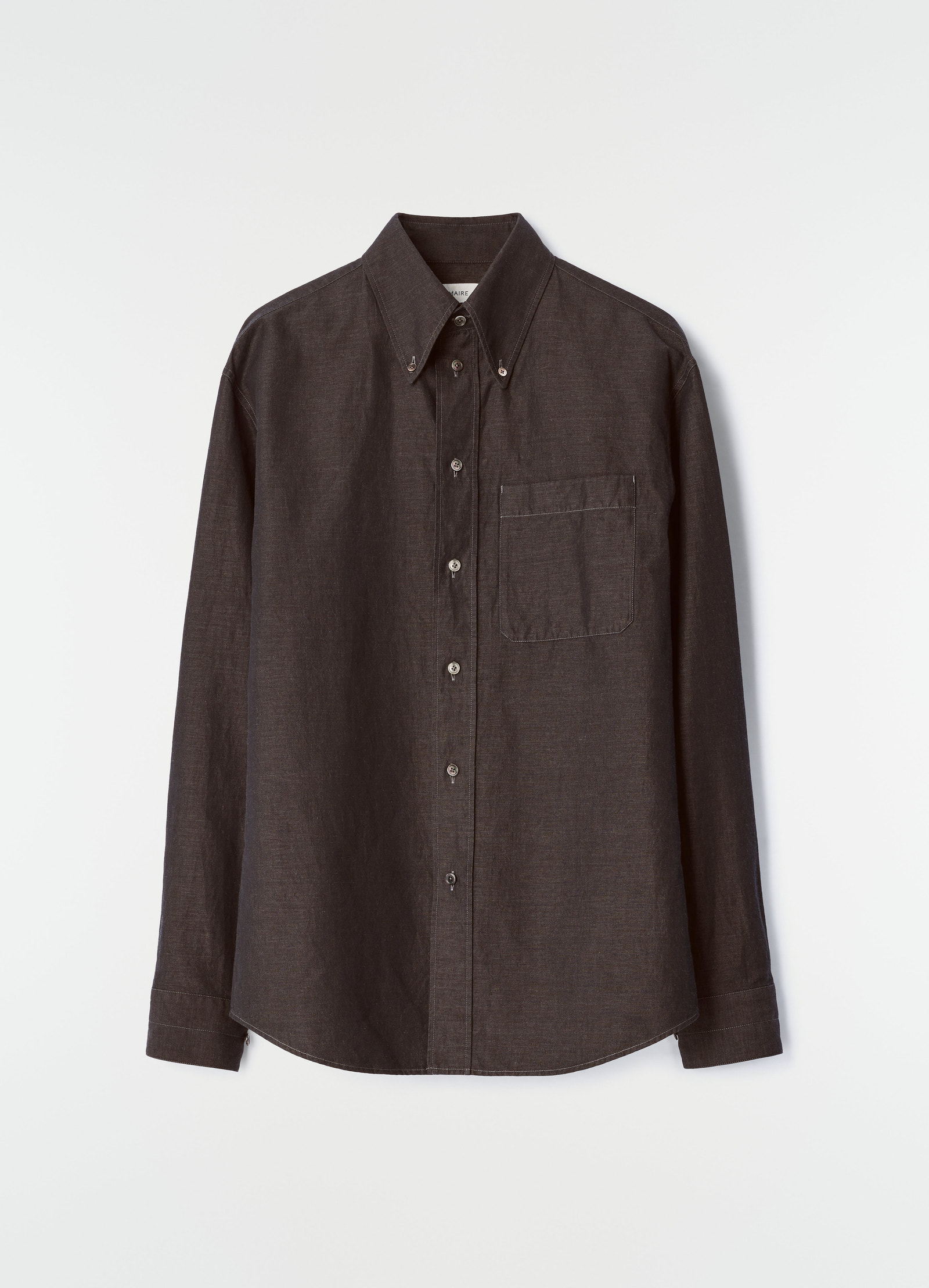 Chemise à col boutonné en chambray de lin et coton, coloris marron foncé, vue produit sur fond blanc, vue de face, boutons visibles