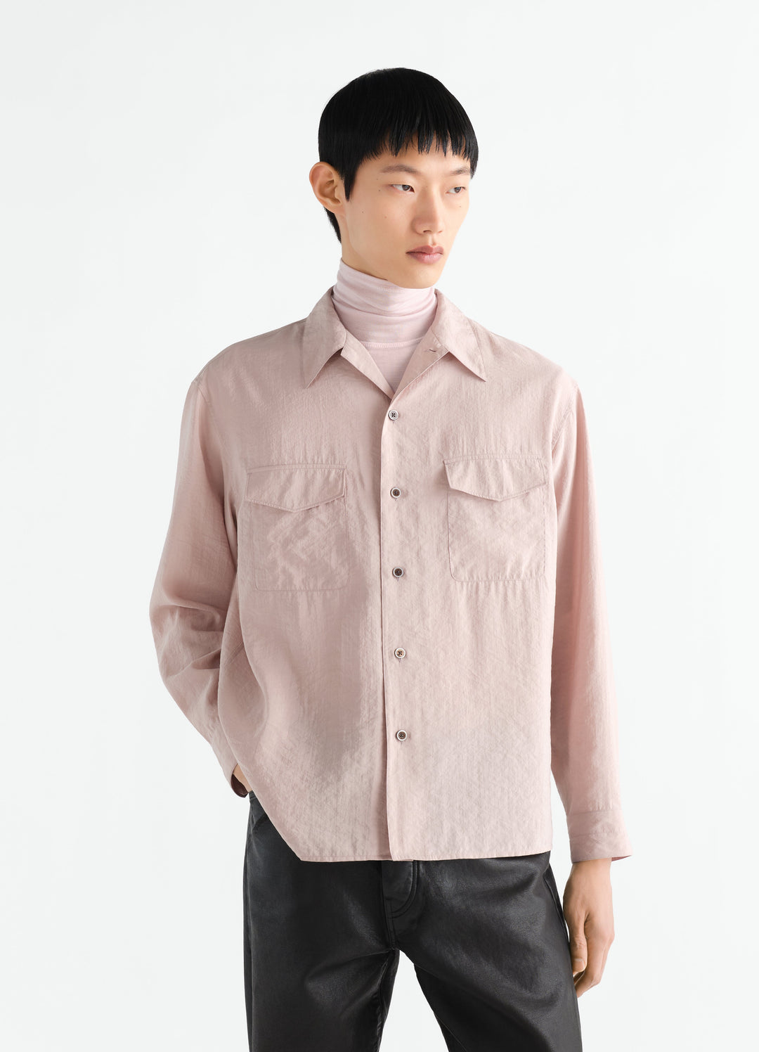 Convertible collar shirt LEMAIRE in pale pink dry silk worn by a model front view with flap pockets