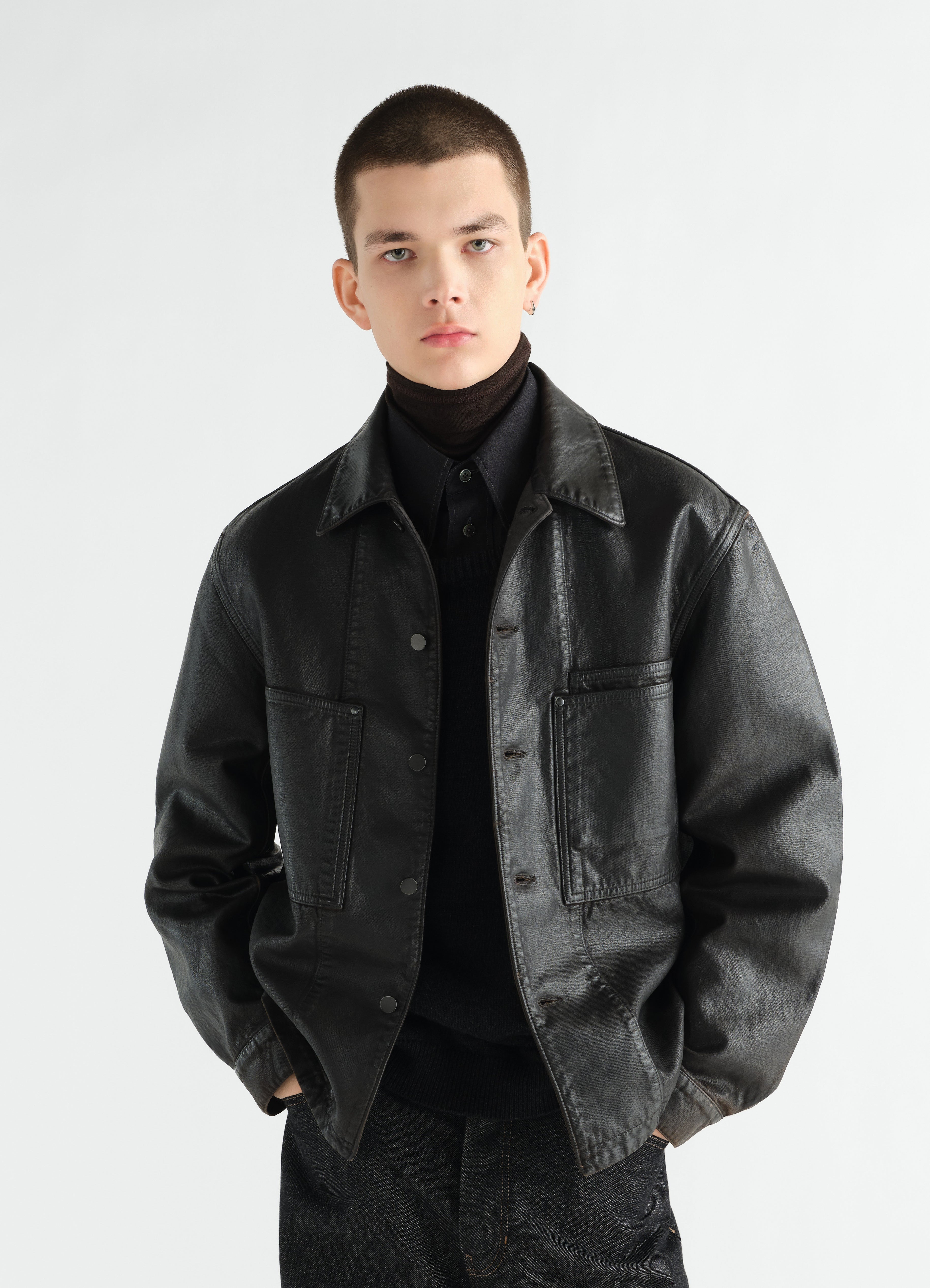 WORKWEAR OVERSHIRT IN COATED DENIM
