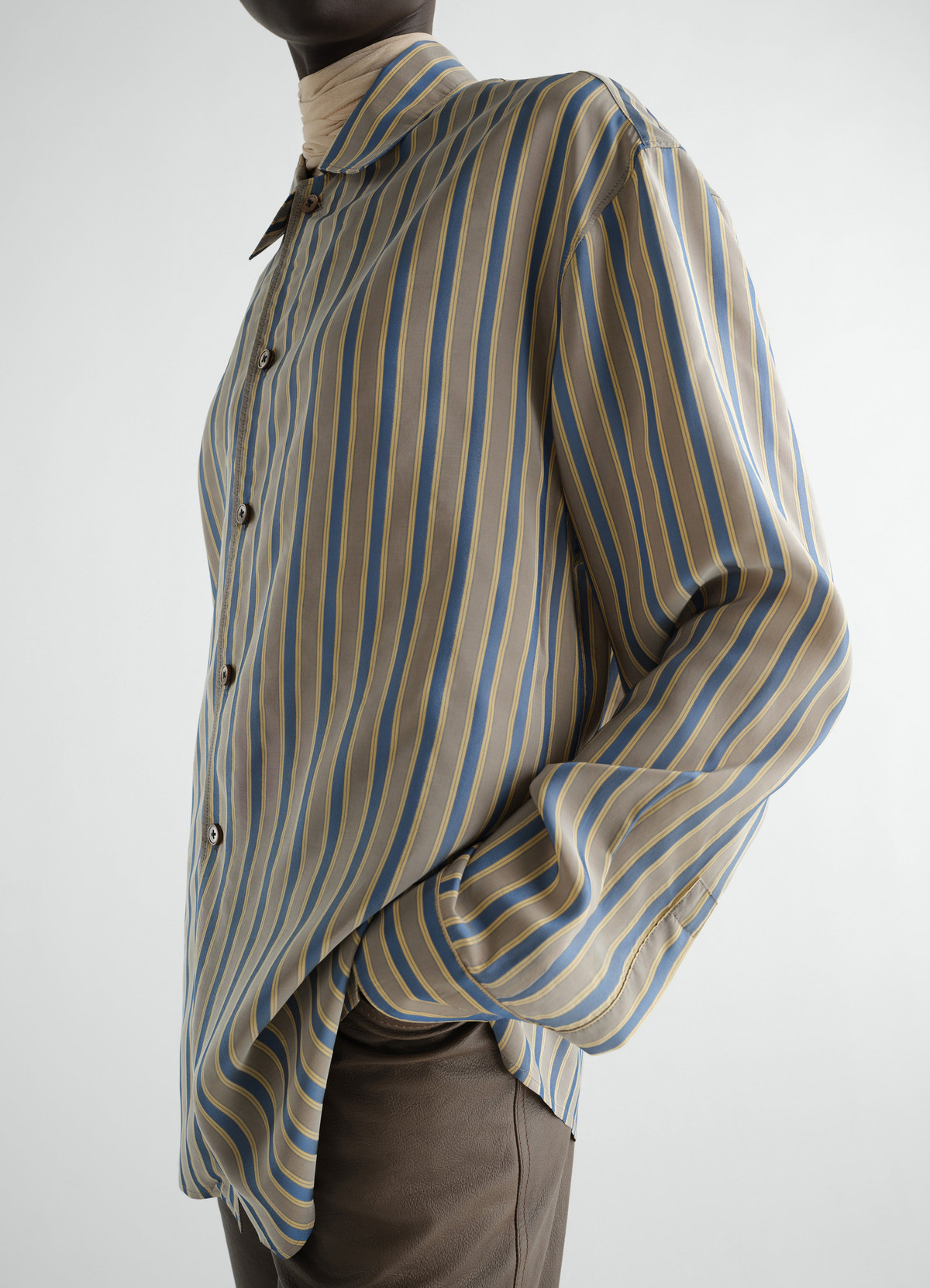 Convertible-collar shiny striped cupro shirt in blue and beige worn by model lemaire side view