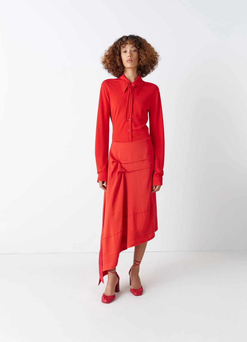 Skirt with Pleats in Patchwork of crêpe de Chine, model shot, front view asymmetrical cut