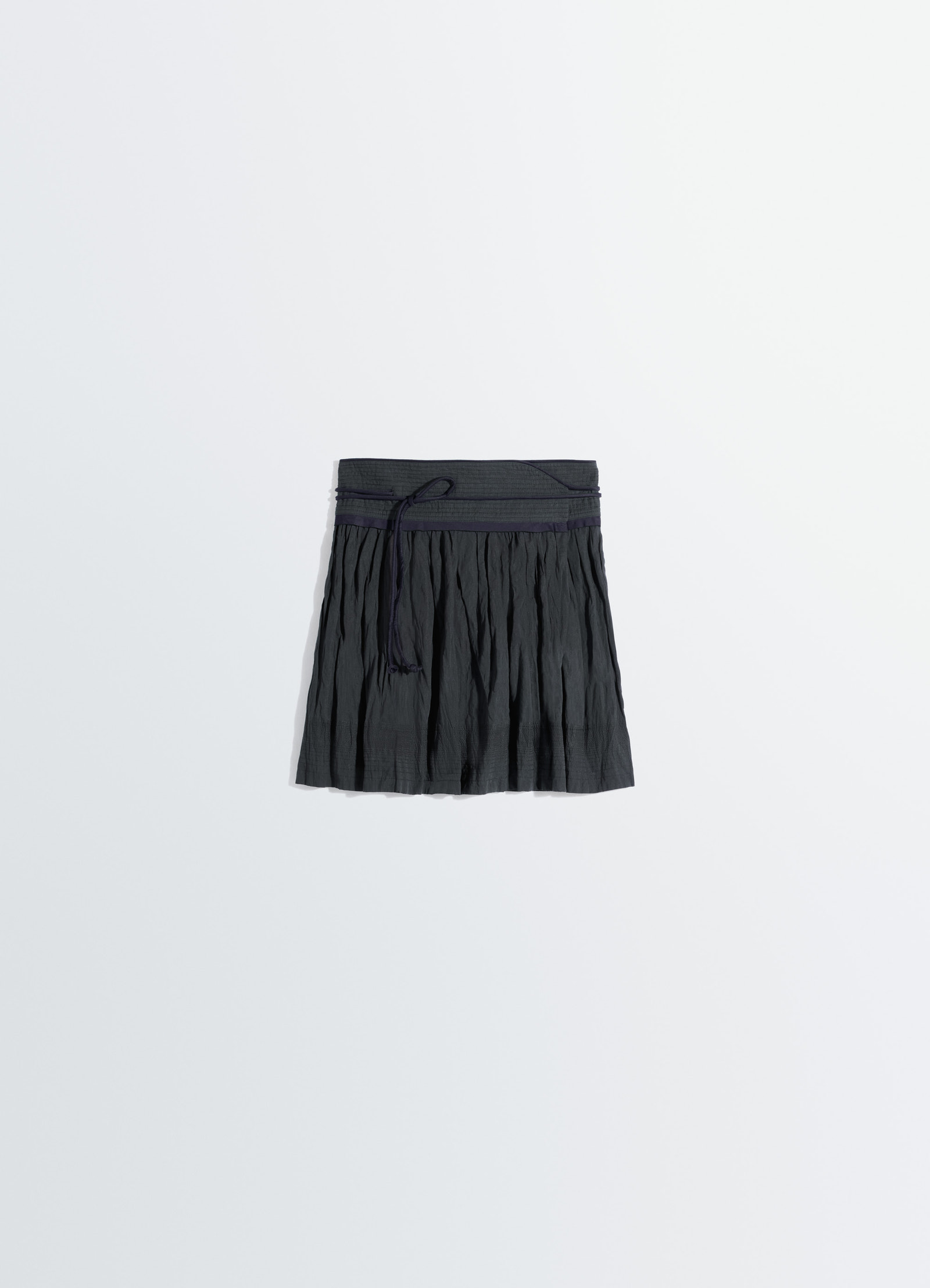 Crinkled wrap skirt in crinkled cotton metal, product shot, top-down view tightly pleated texture