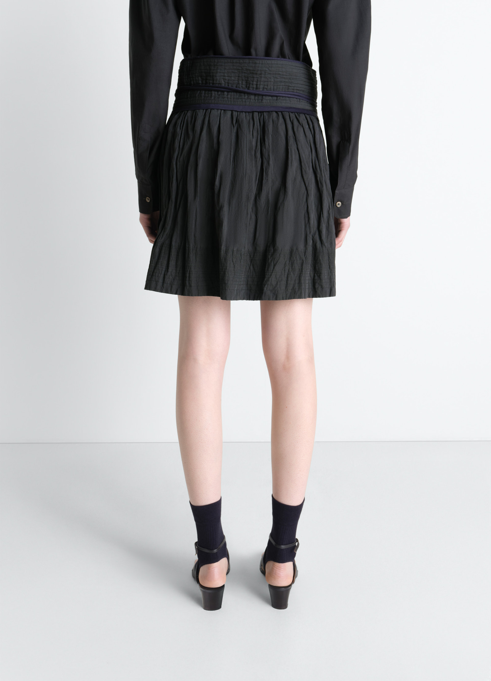 Crinkled wrap skirt in crinkled cotton metal, model shot, rear view textured crinkled back