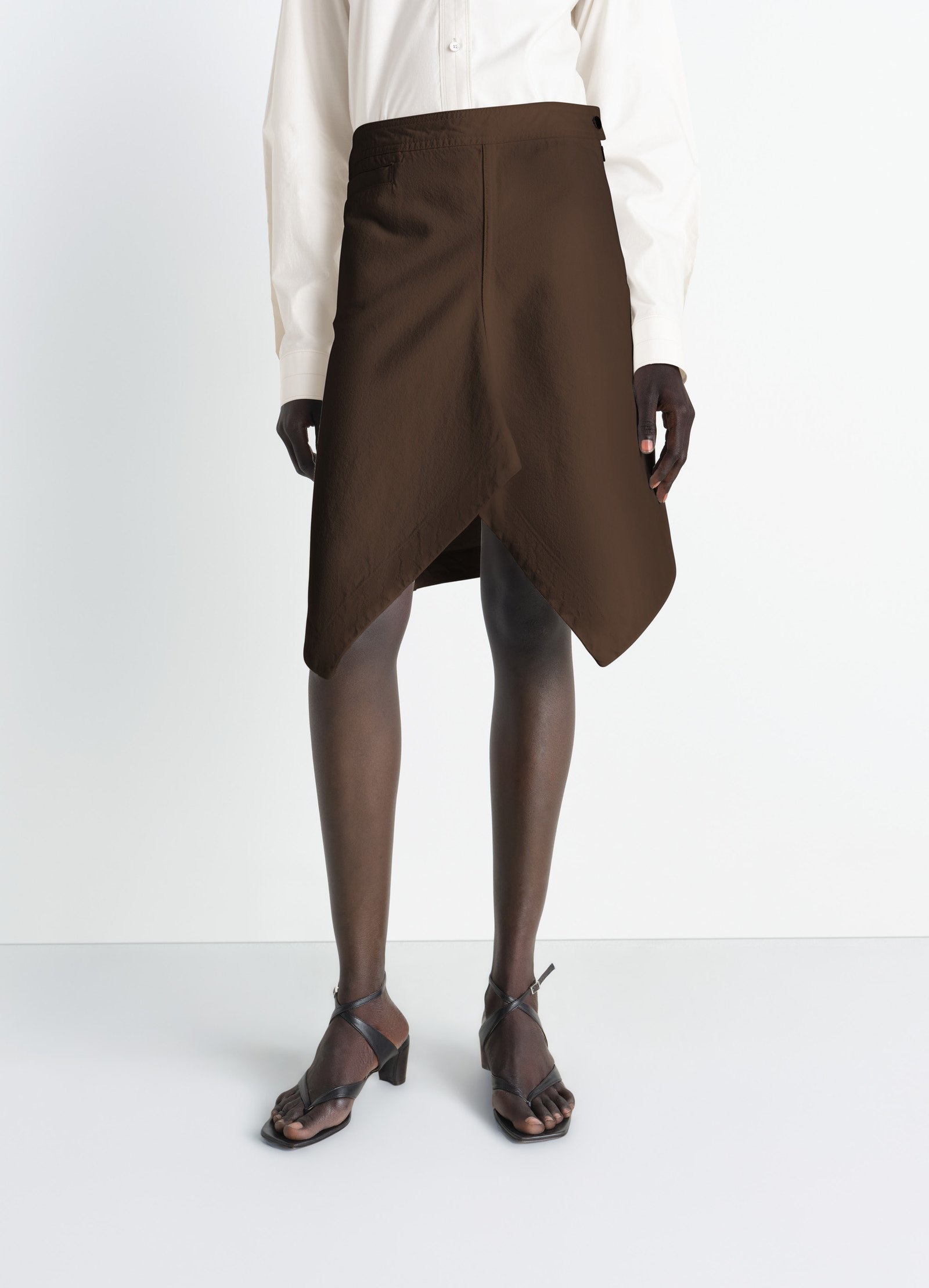 Asymmetric skirt in dyed broken twill