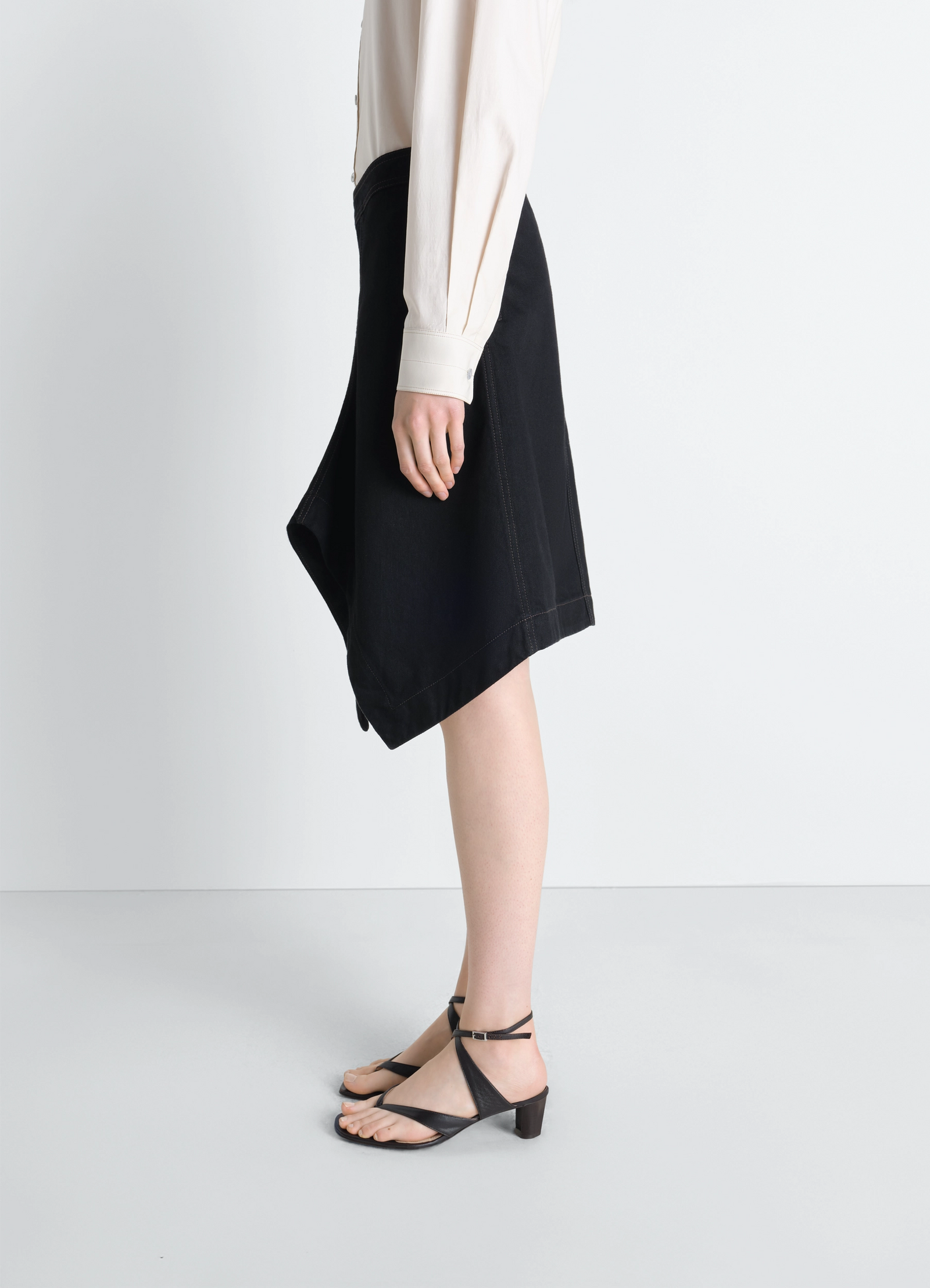 Asymmetric skirt in denim