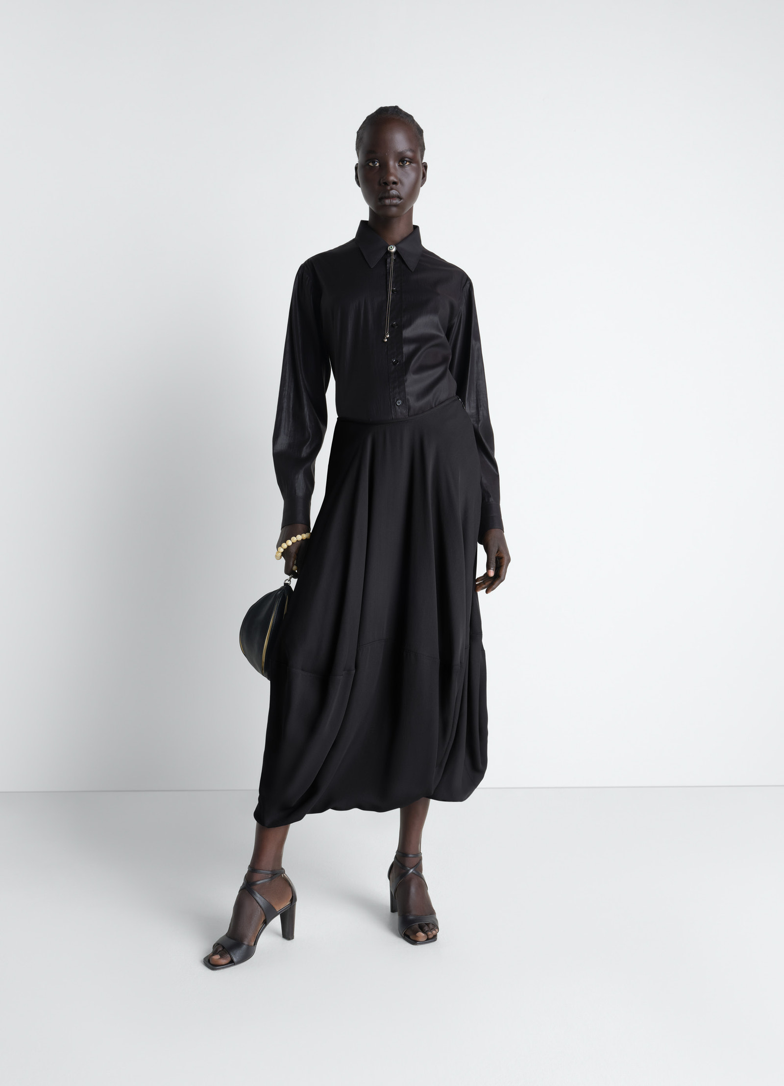 Balloon skirt in crepe de chine viscose, model shot, side view flowing hem design