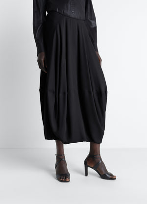 Balloon skirt in crepe de chine viscose, model shot, front view softly rounded silhouette