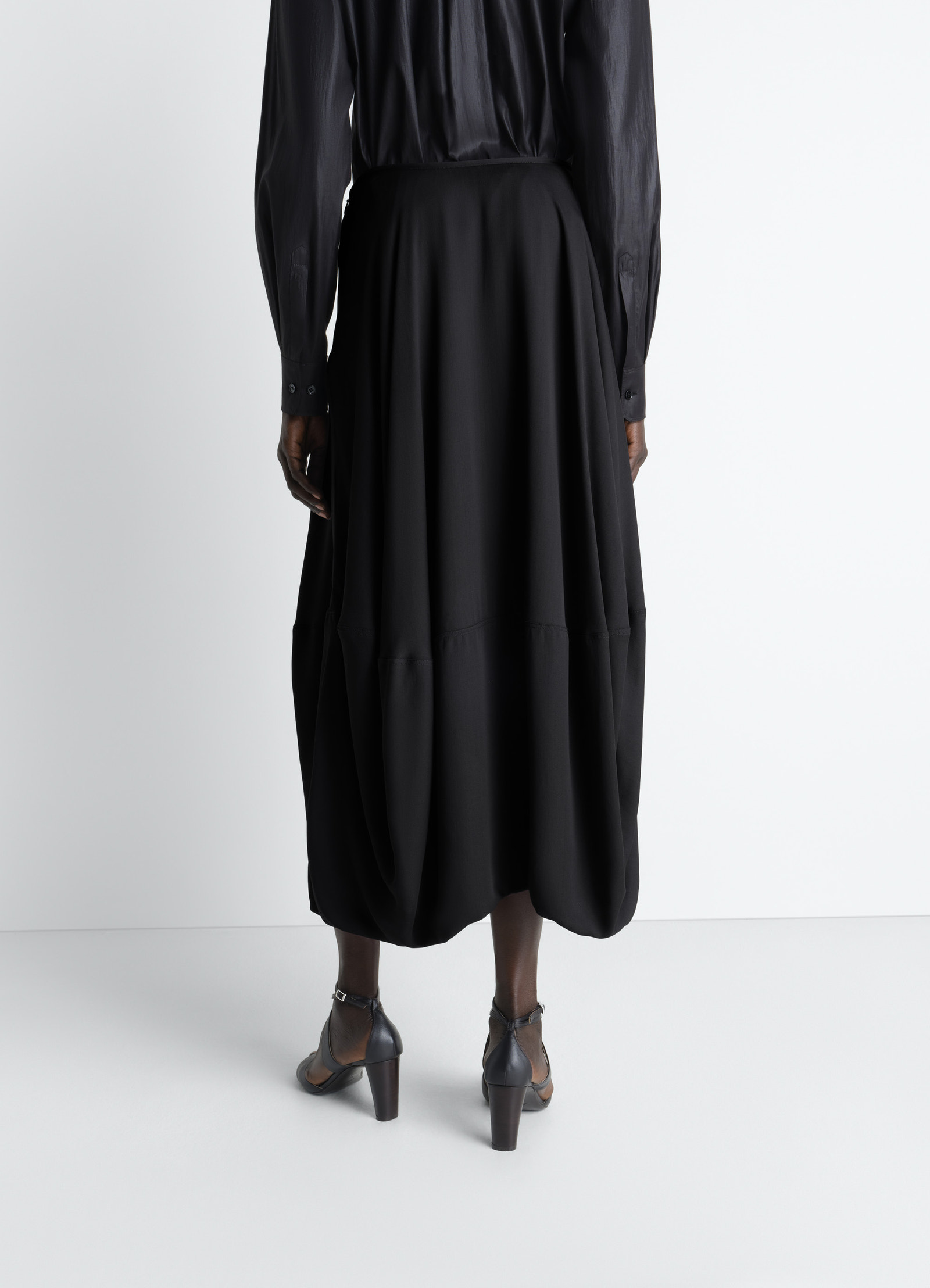 Balloon skirt in crepe de chine viscose, model shot, back view waistband detail