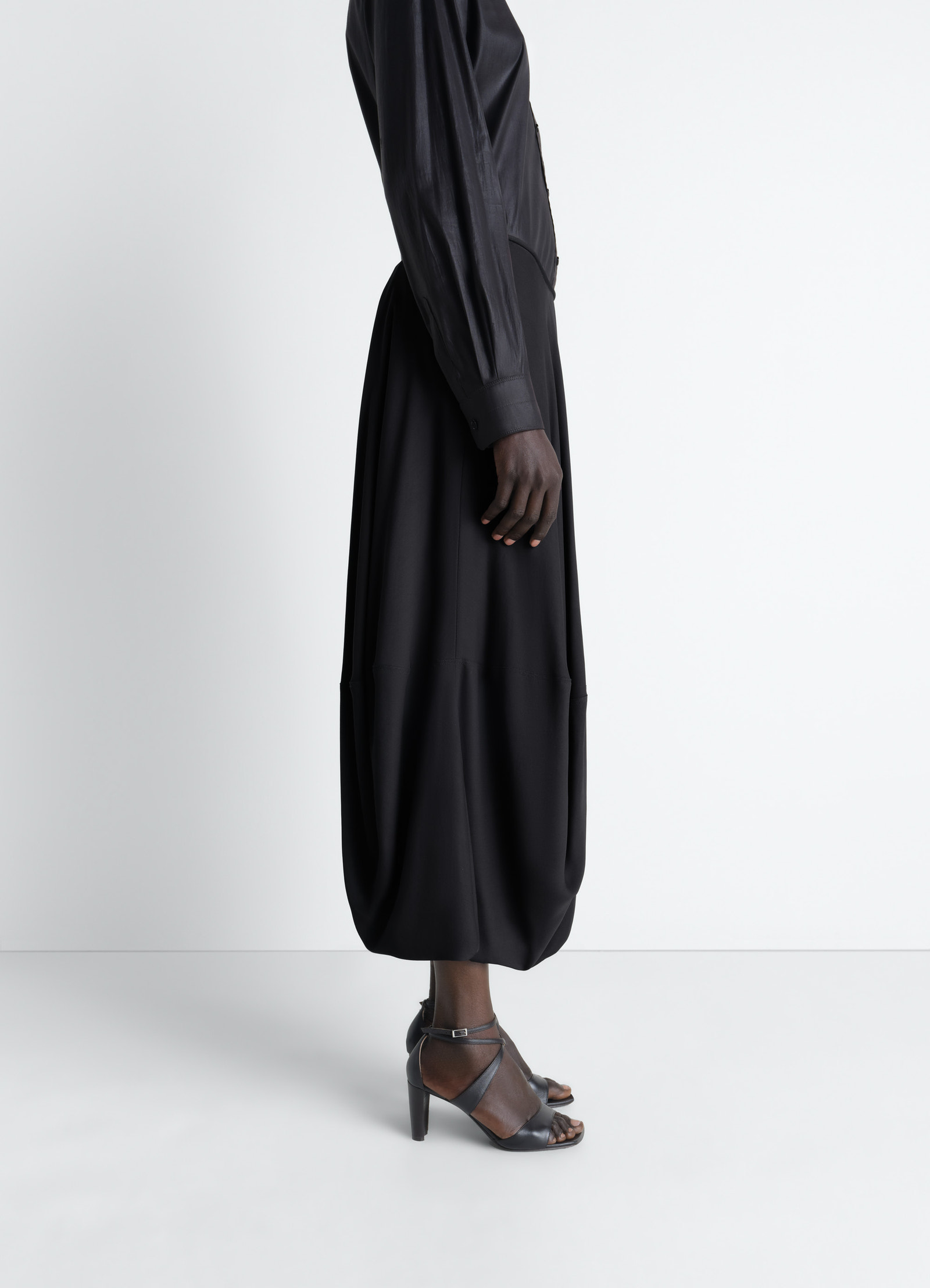 Balloon skirt in crepe de chine viscose, model shot, three-quarter view ankle-length cut