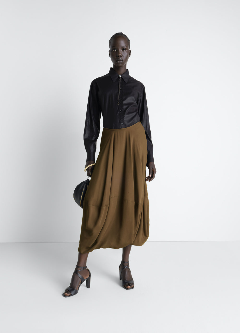 Balloon Skirt in Crepe de Chine Viscose, model shot, Front view Rounded silhouette