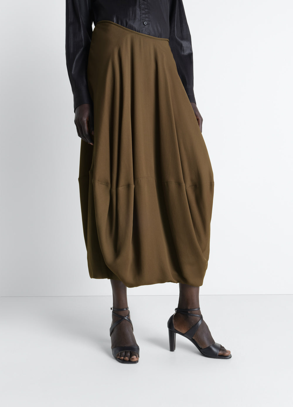 Balloon Skirt in Crepe de Chine Viscose, model shot, side view draped pleats